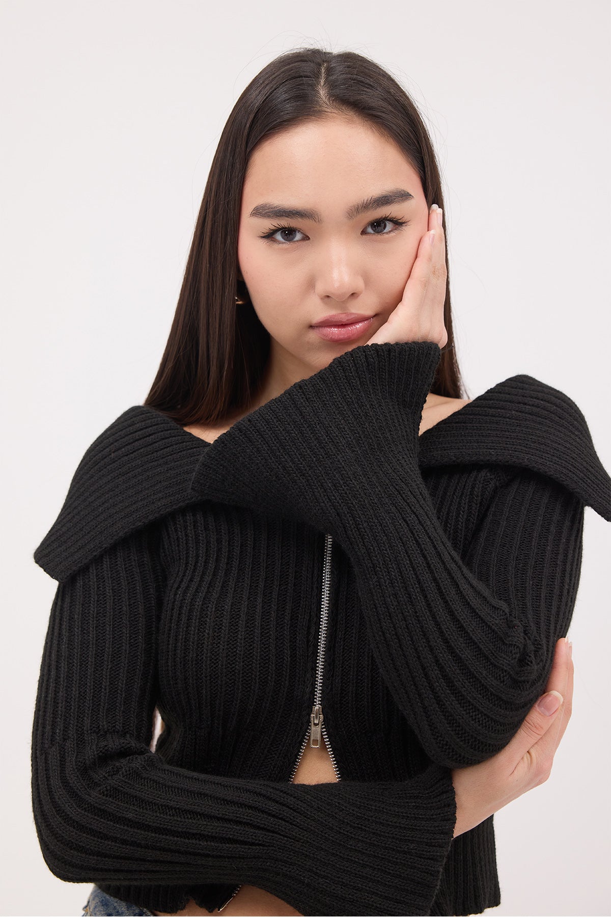 Black_Zippered-Knitwear-Cardigan-addax