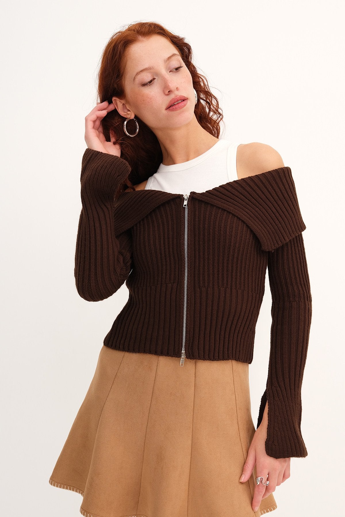 Brown_Zippered-Knitwear-Cardigan-addax