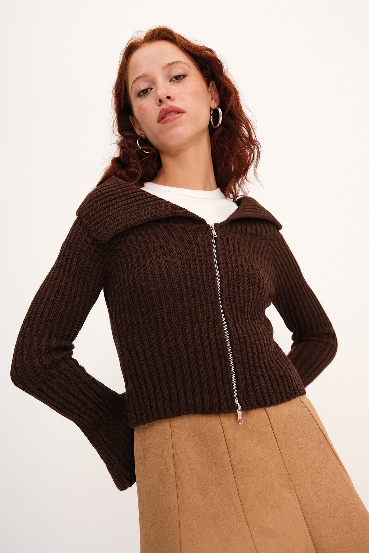 Brown_Zippered-Knitwear-Cardigan-addax