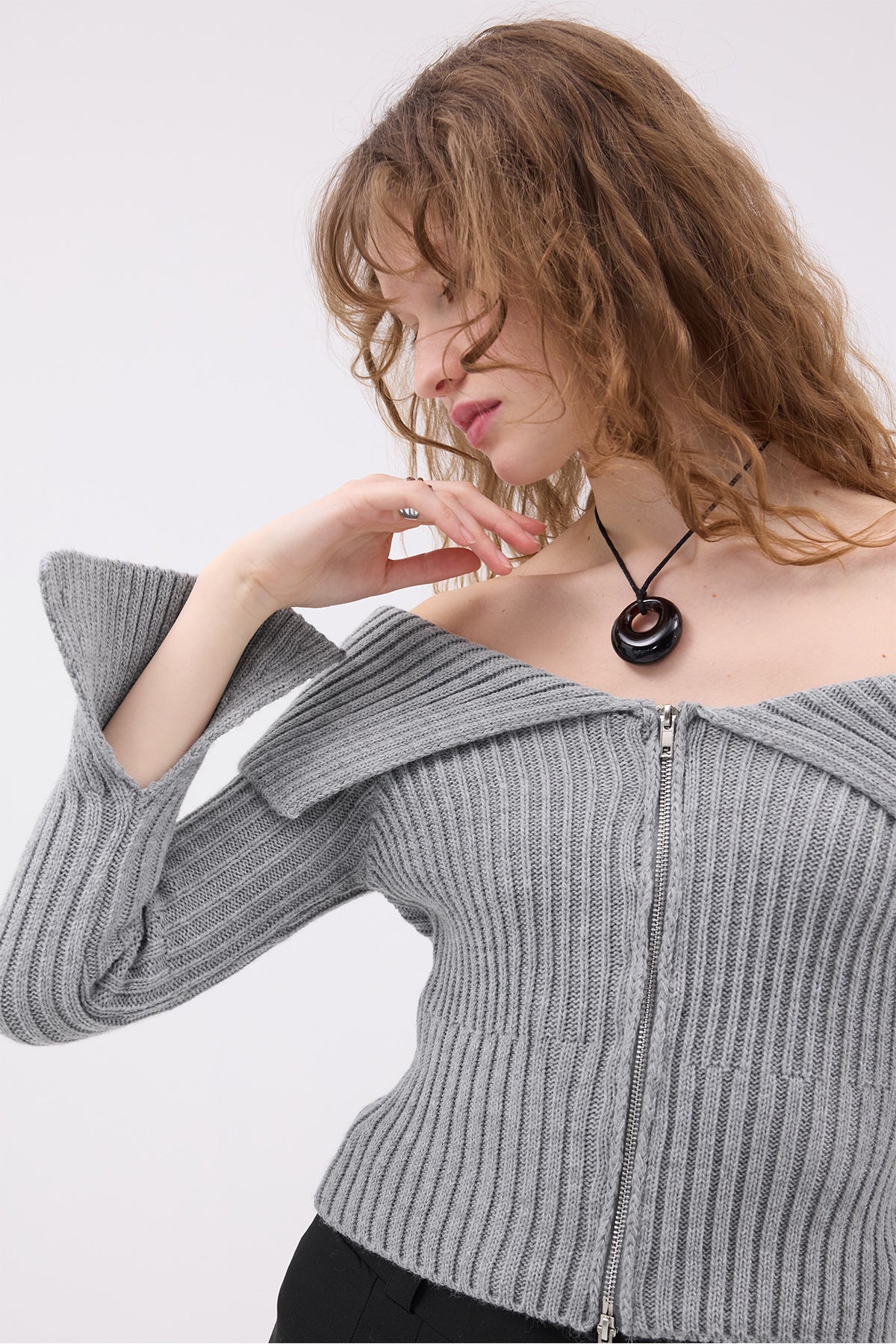 Grey_Zippered-Knitwear-Cardigan-addax