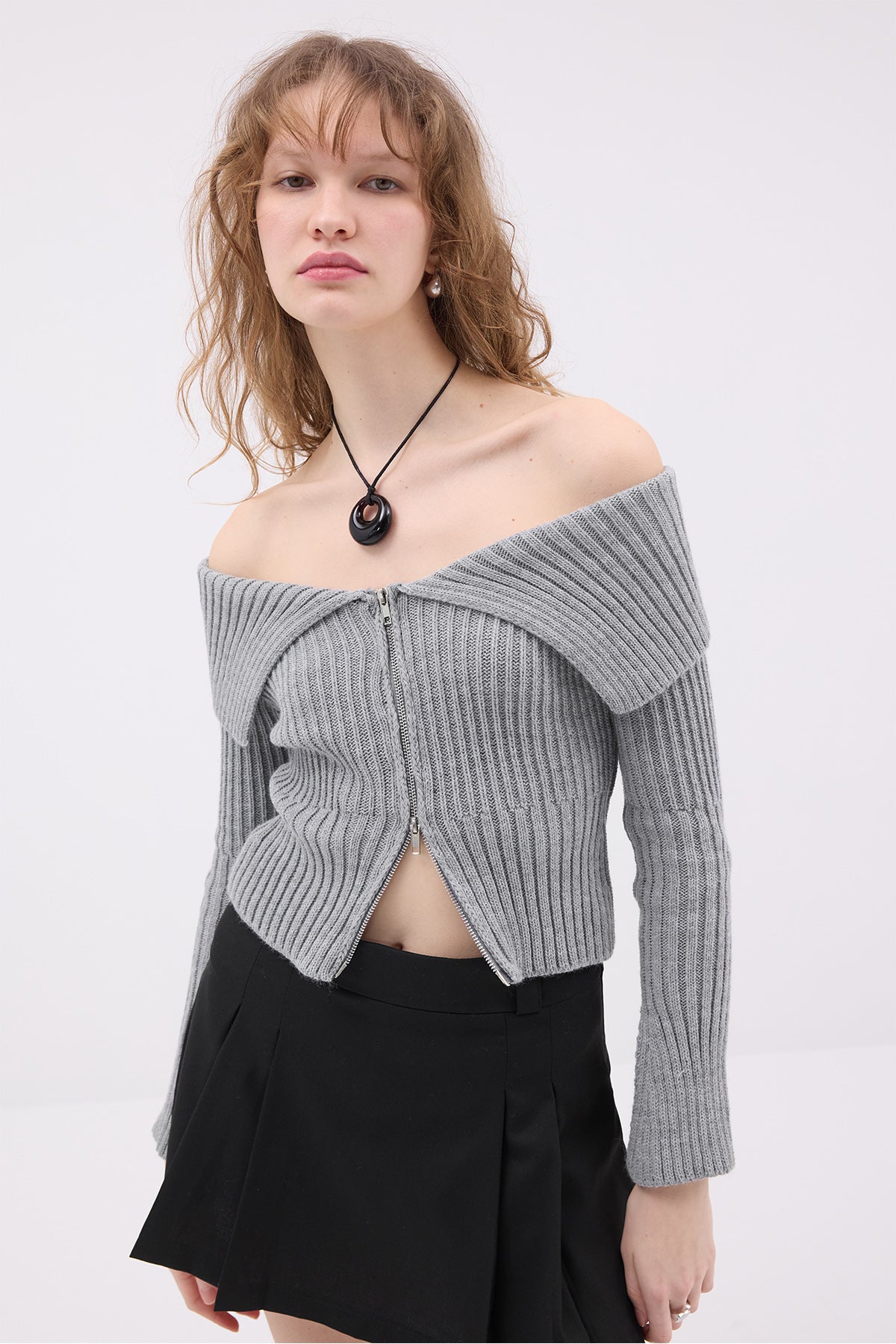 Grey_Zippered-Knitwear-Cardigan-addax