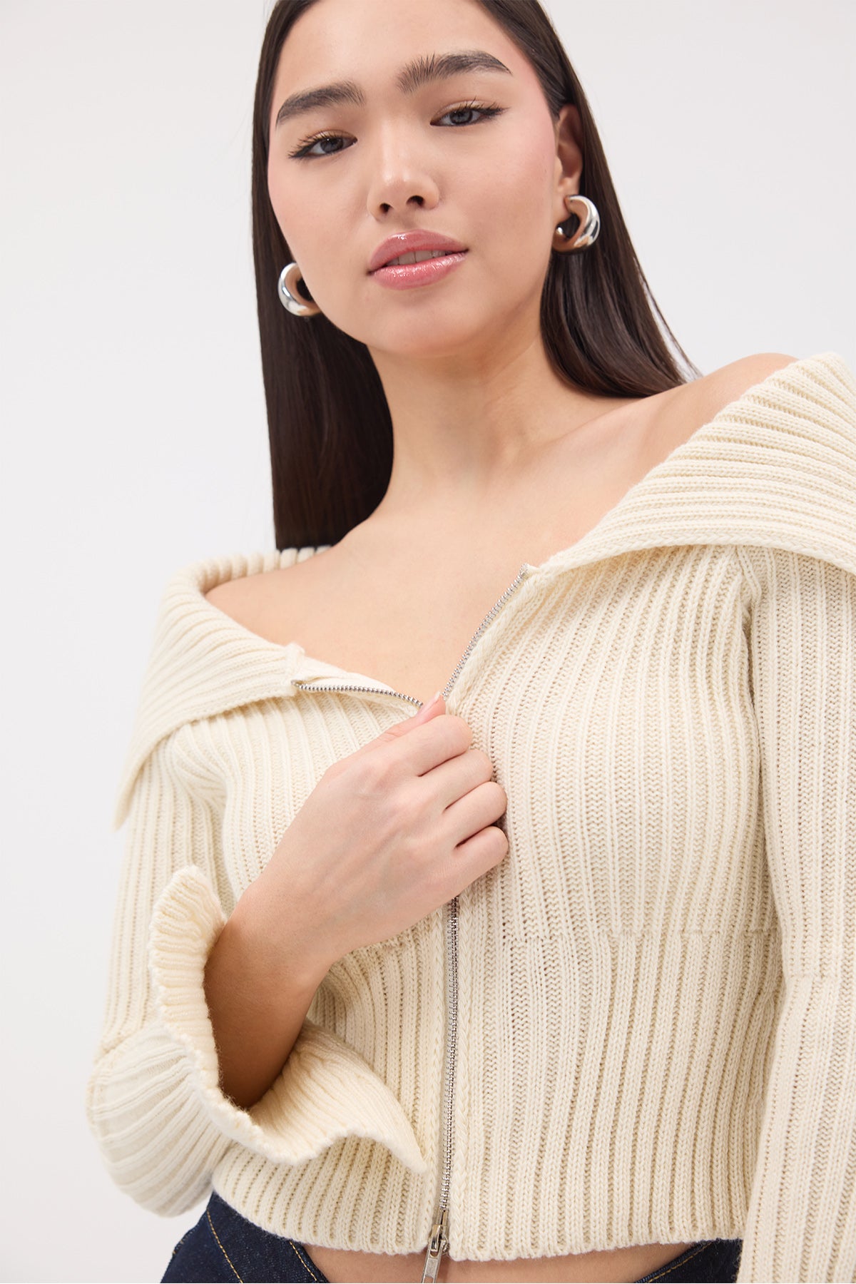 Beige_Zippered-Knitwear-Cardigan-addax