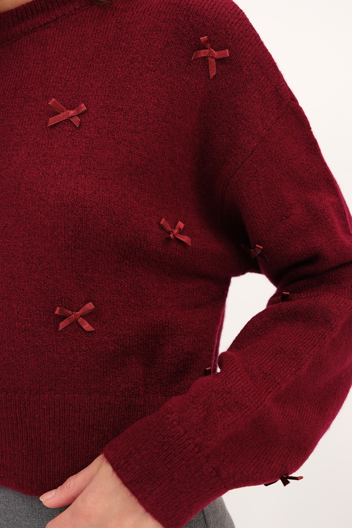 Burgundy_Ribbon-Knitted-Sweater-addax