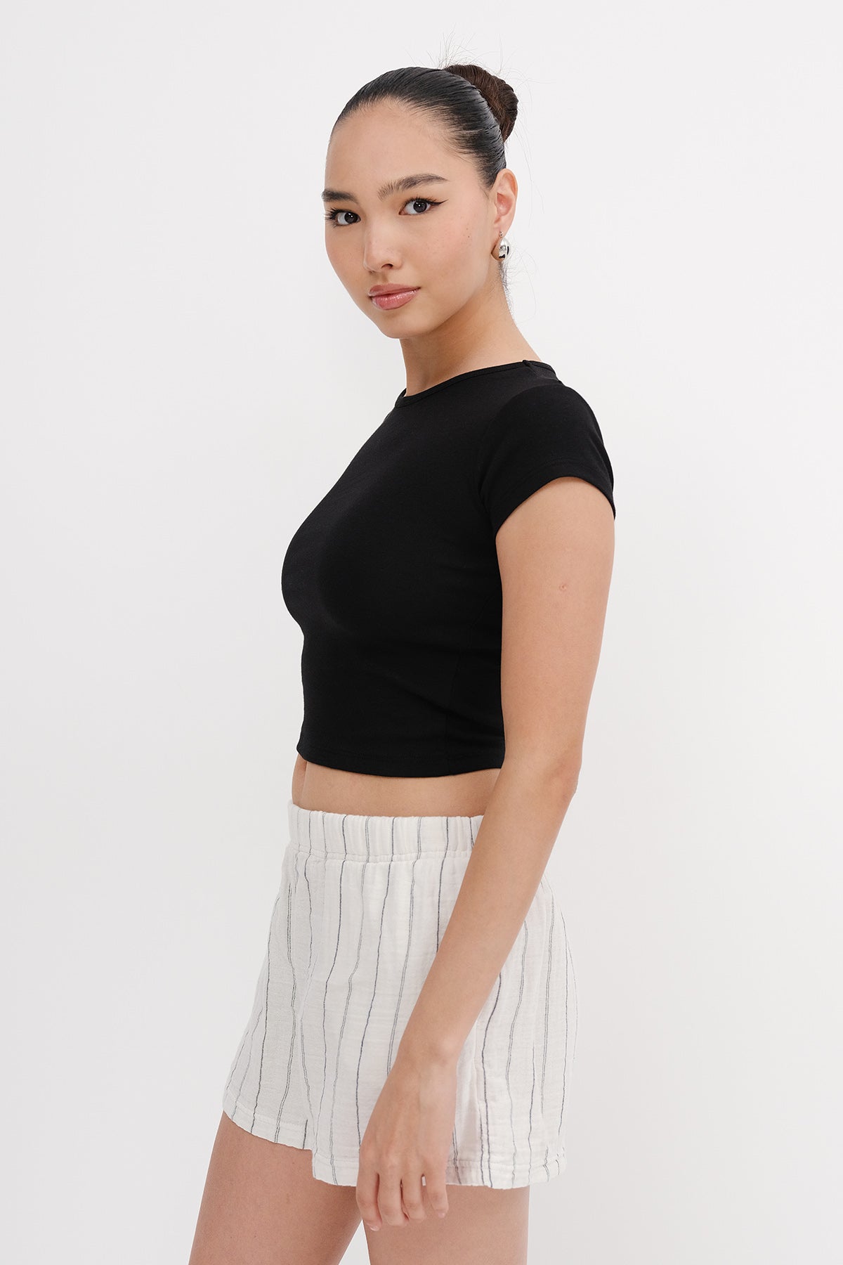 Black_Short-Sleeve-Basic-T-shirt-addax