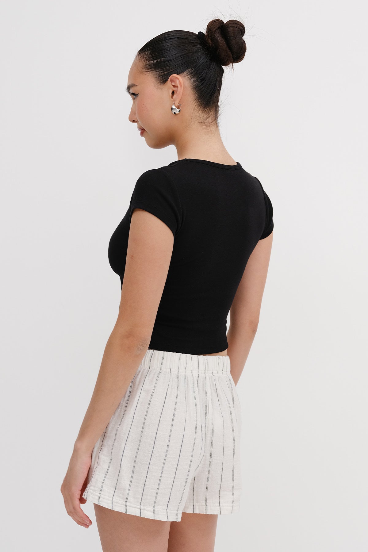 Black_Short-Sleeve-Basic-T-shirt-addax