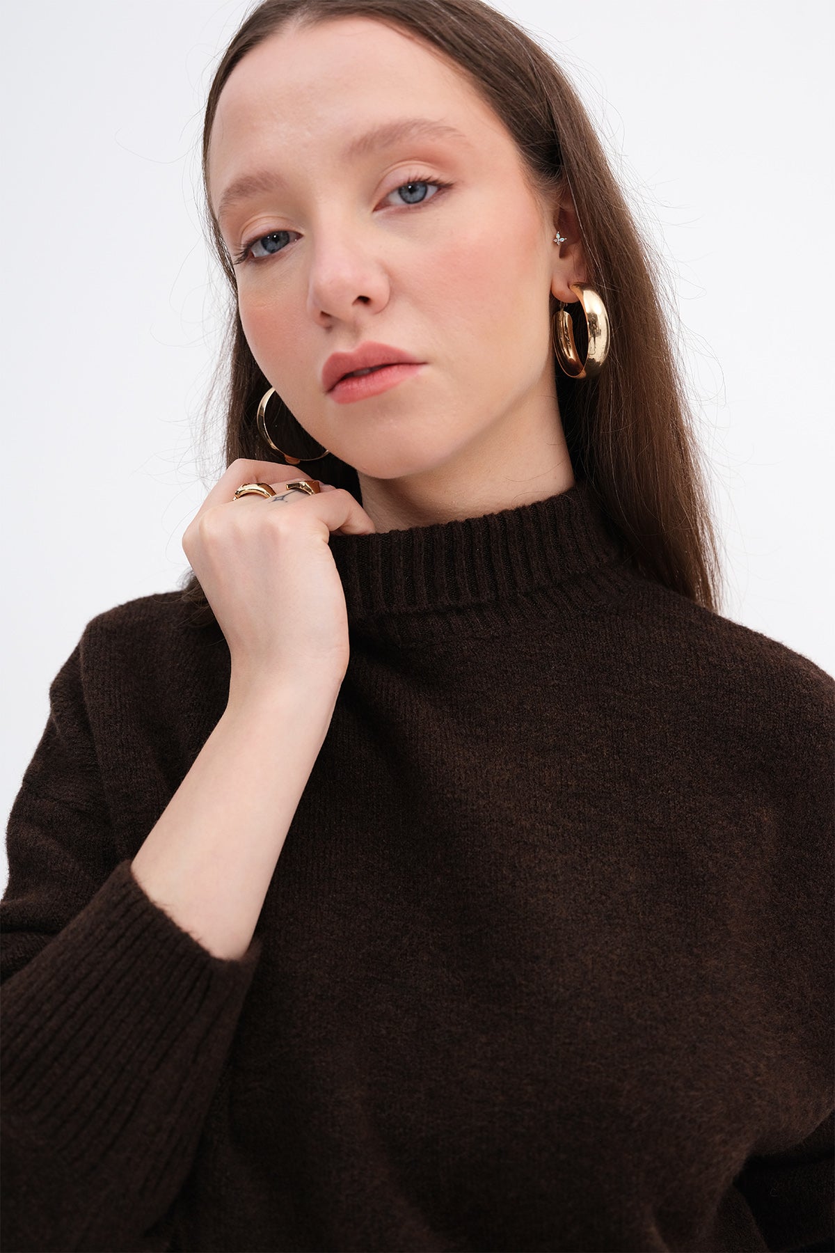 Bitter-Coffee_High-Neck-Knit-Sweater-addax