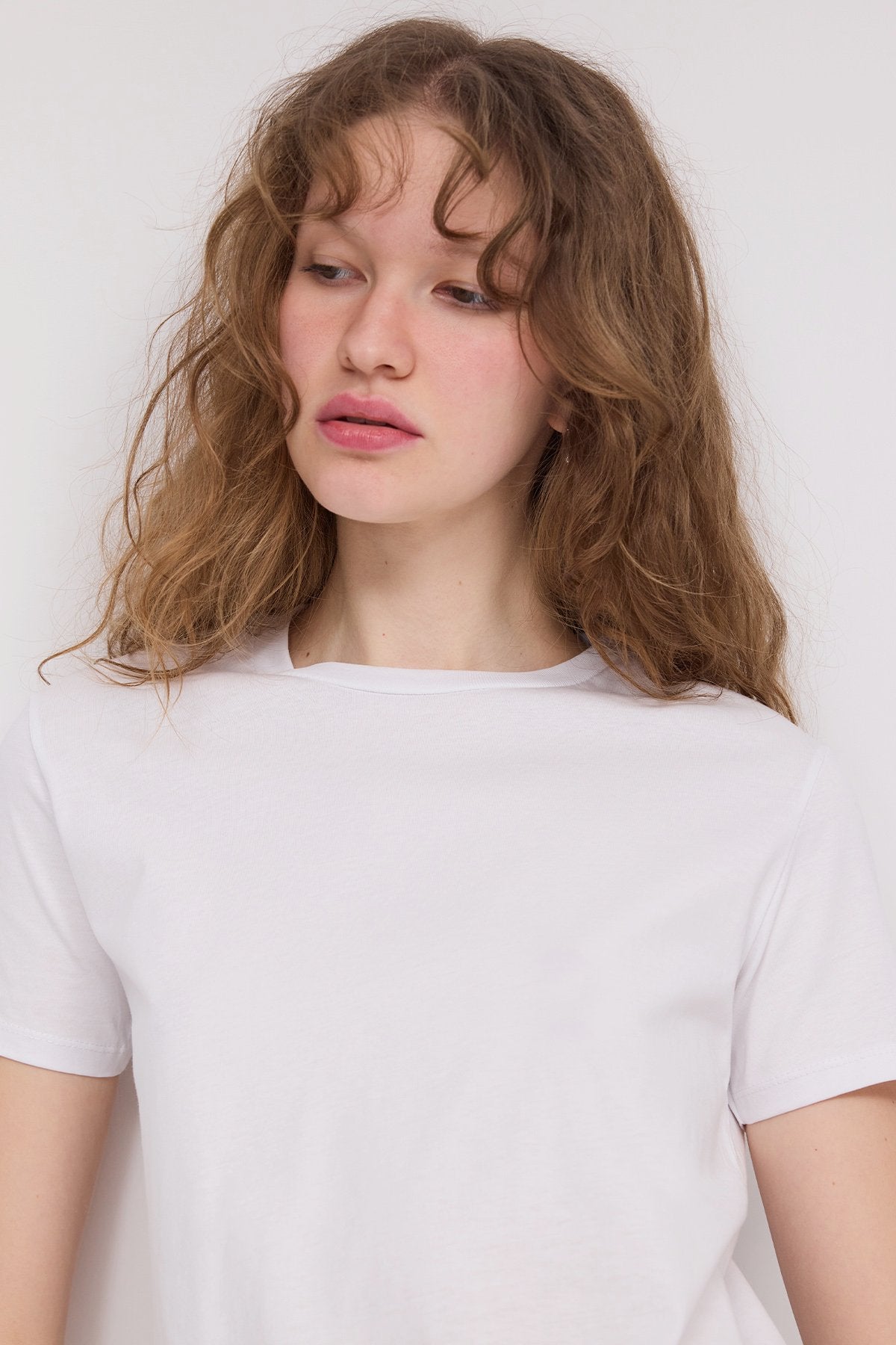 White_Crew-Neck-Basic-T-shirt-addax