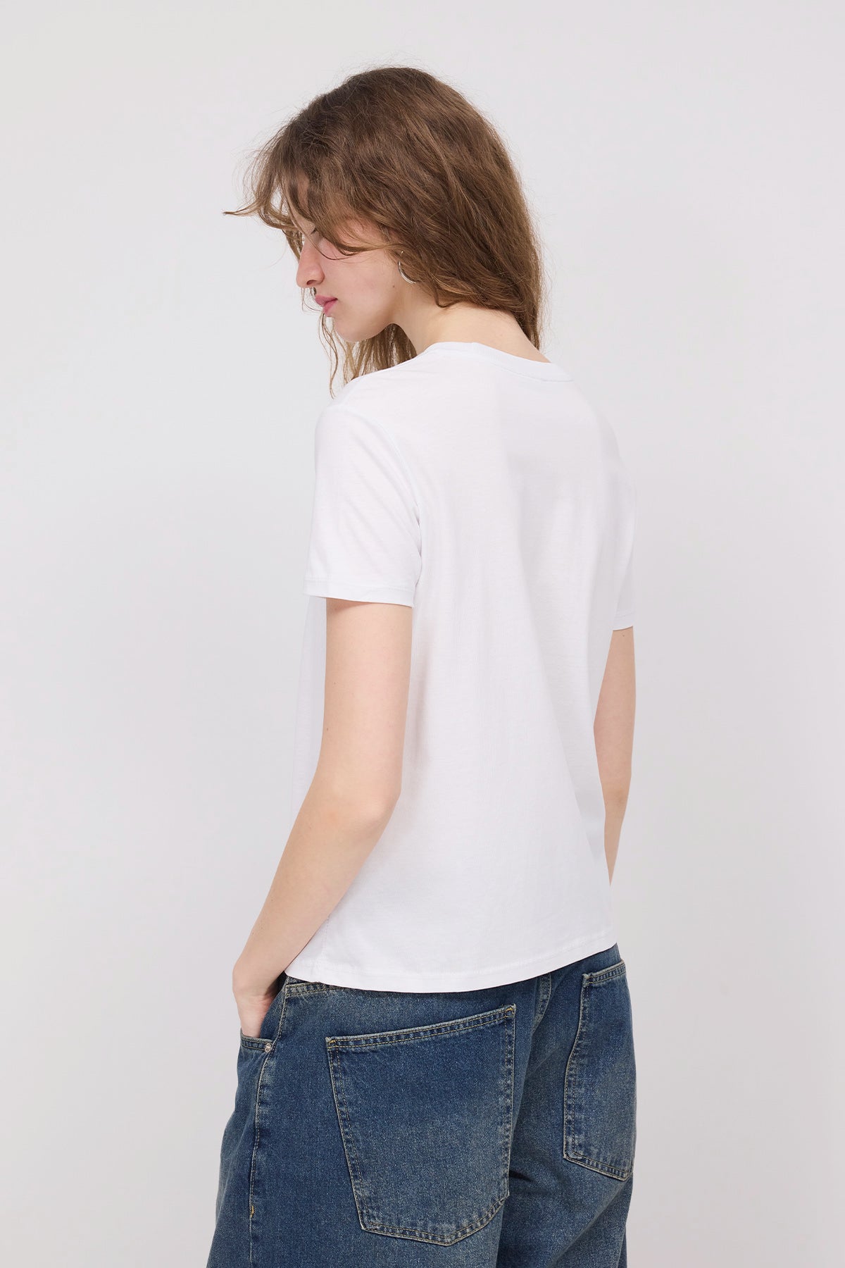 White_Crew-Neck-Basic-T-shirt-addax