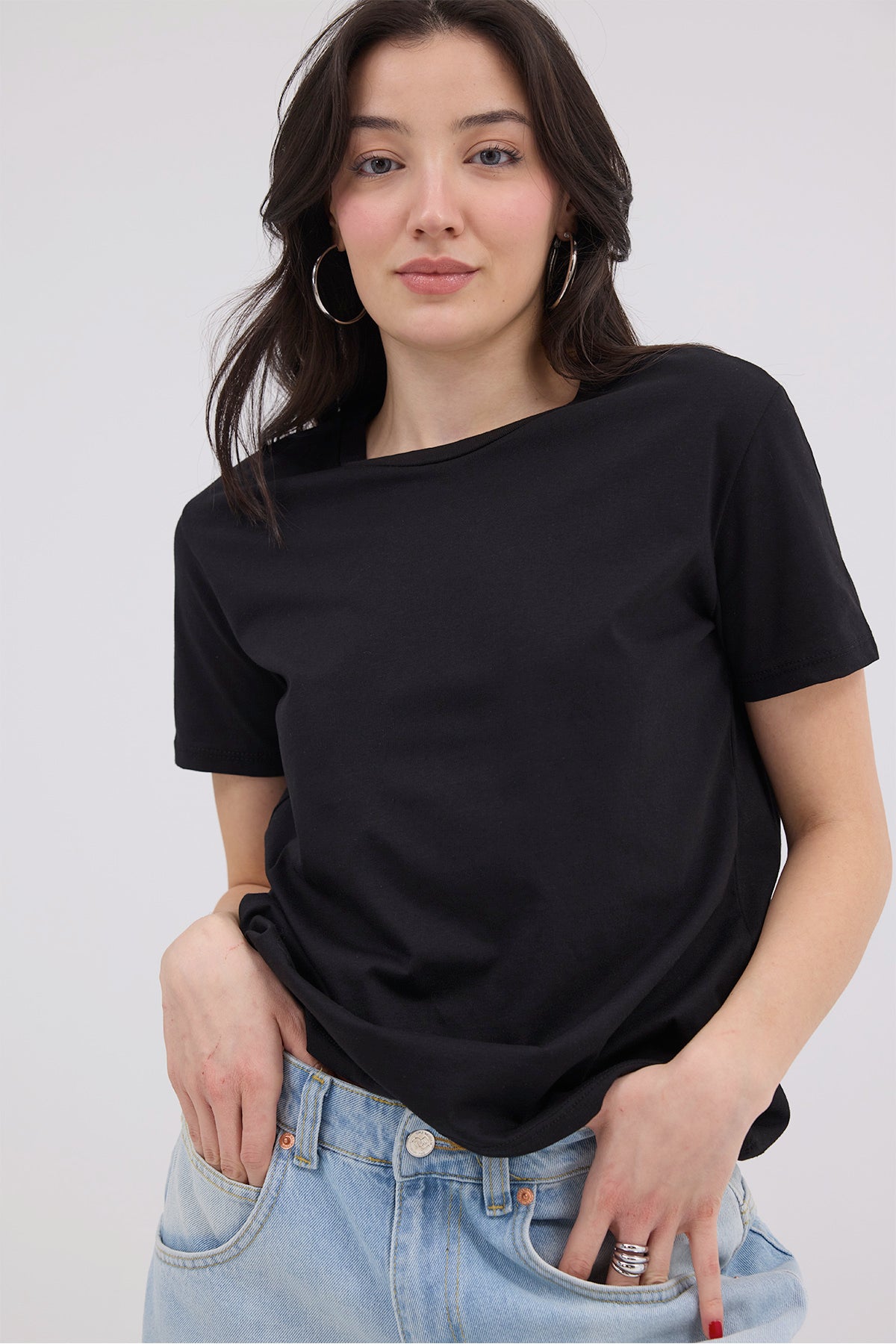 Black_Crew-Neck-Basic-T-shirt-addax