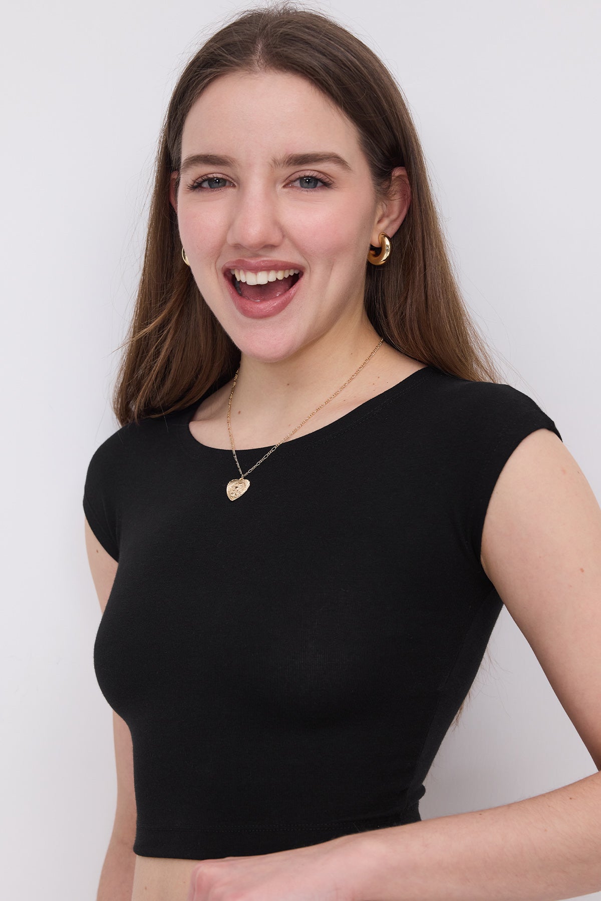 Black_Sleeveless-Crop-Tank-Top-addax