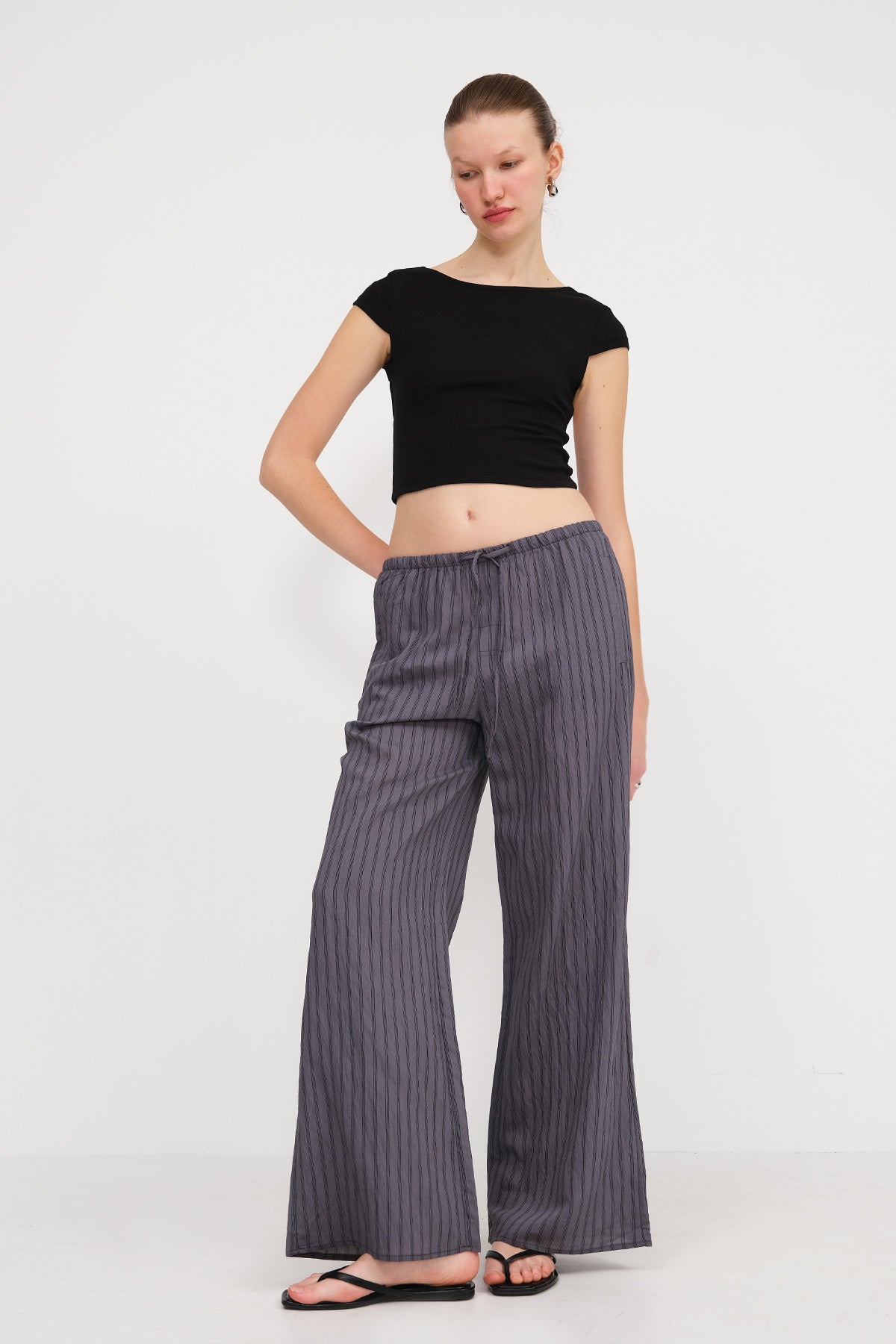 Black_Basic-T-shirt-With-Back-Cleavage-addax