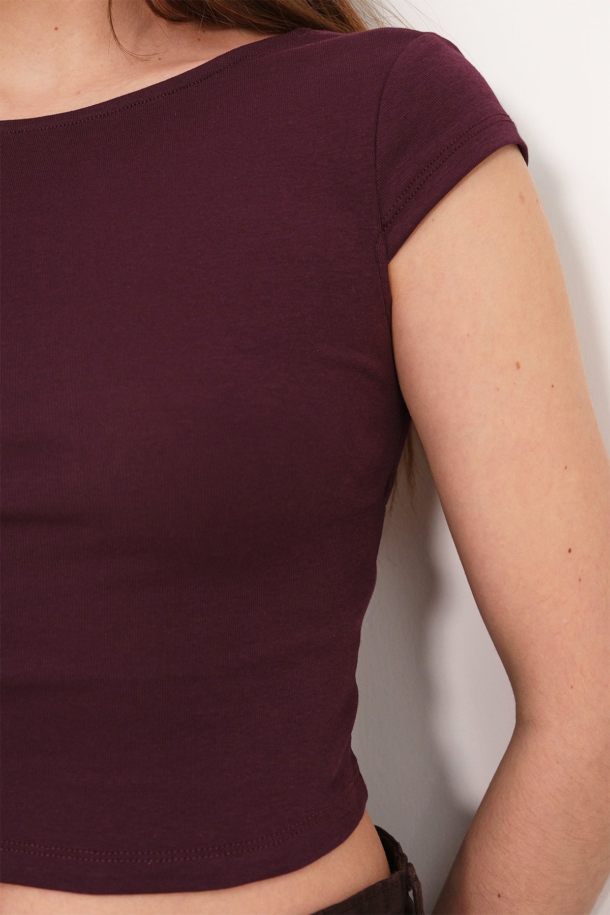 Gardenia_Basic-T-shirt-With-Back-Cleavage-addax