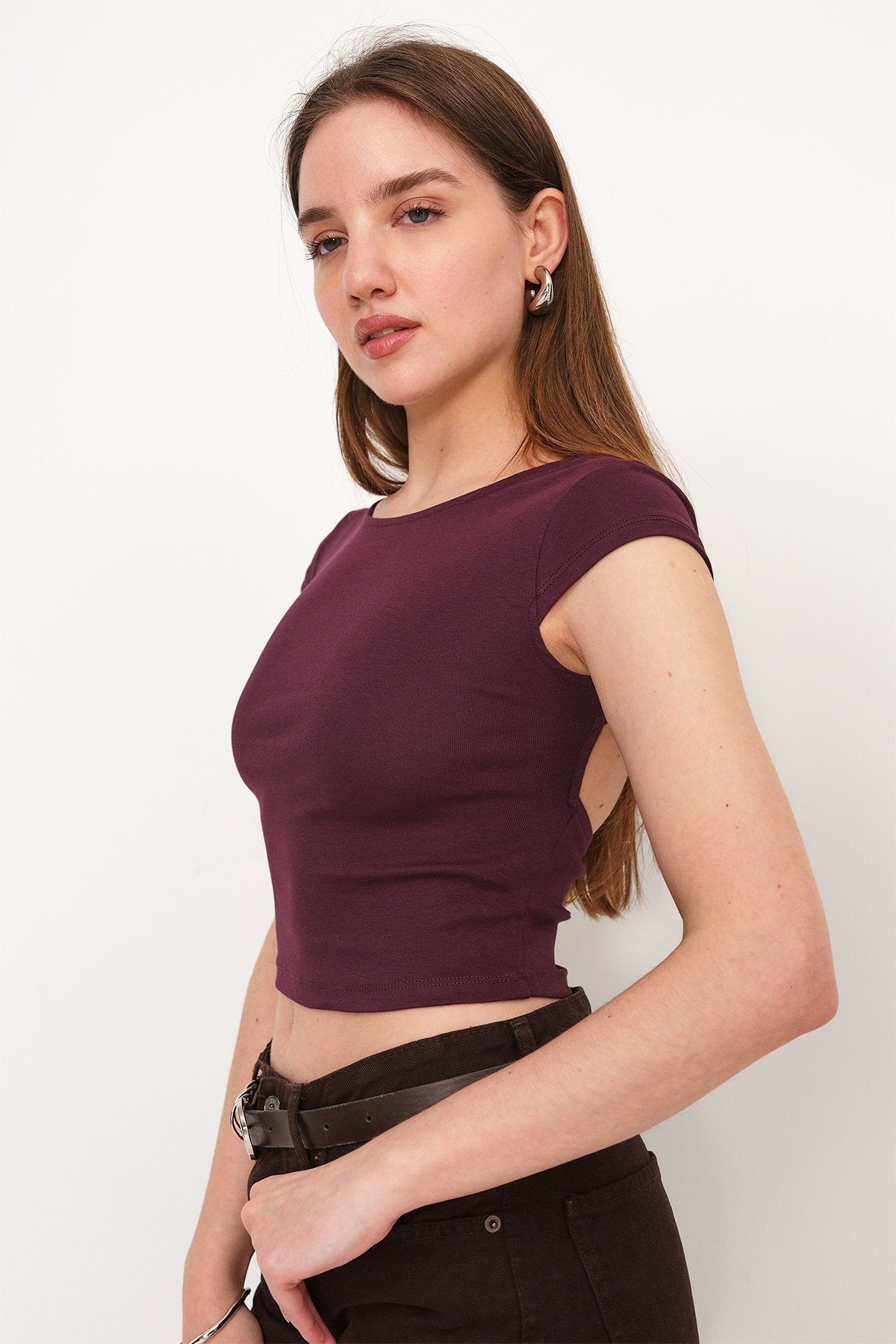 Gardenia_Basic-T-shirt-With-Back-Cleavage-addax