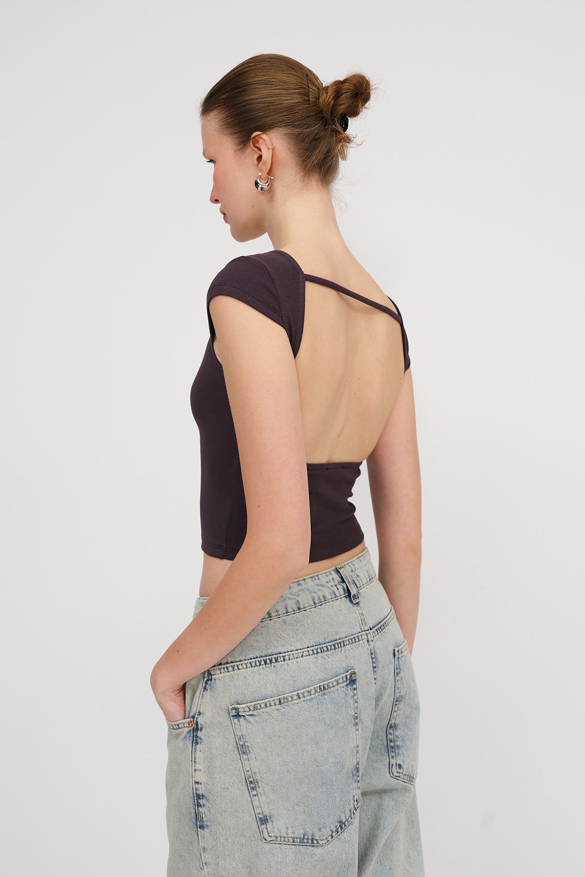 Soft-Brown_Basic-T-shirt-With-Back-Cleavage-addax