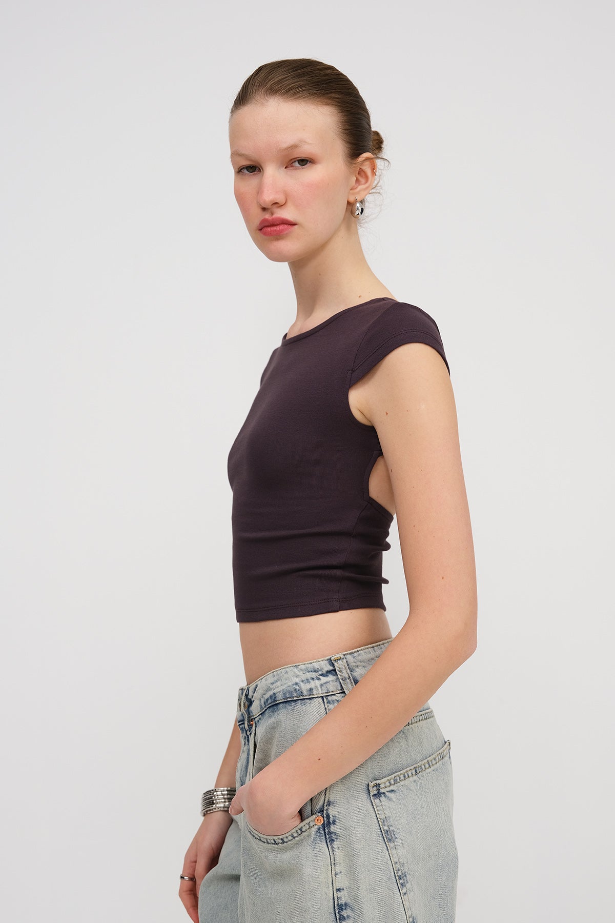 Soft-Brown_Basic-T-shirt-With-Back-Cleavage-addax