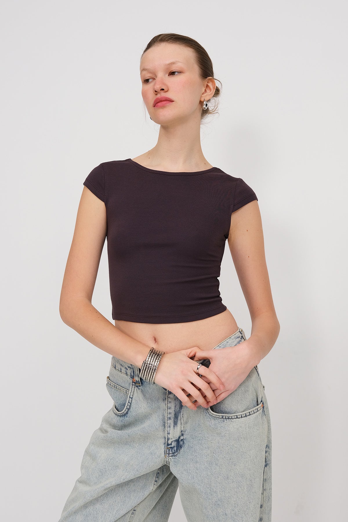 Soft-Brown_Basic-T-shirt-With-Back-Cleavage-addax