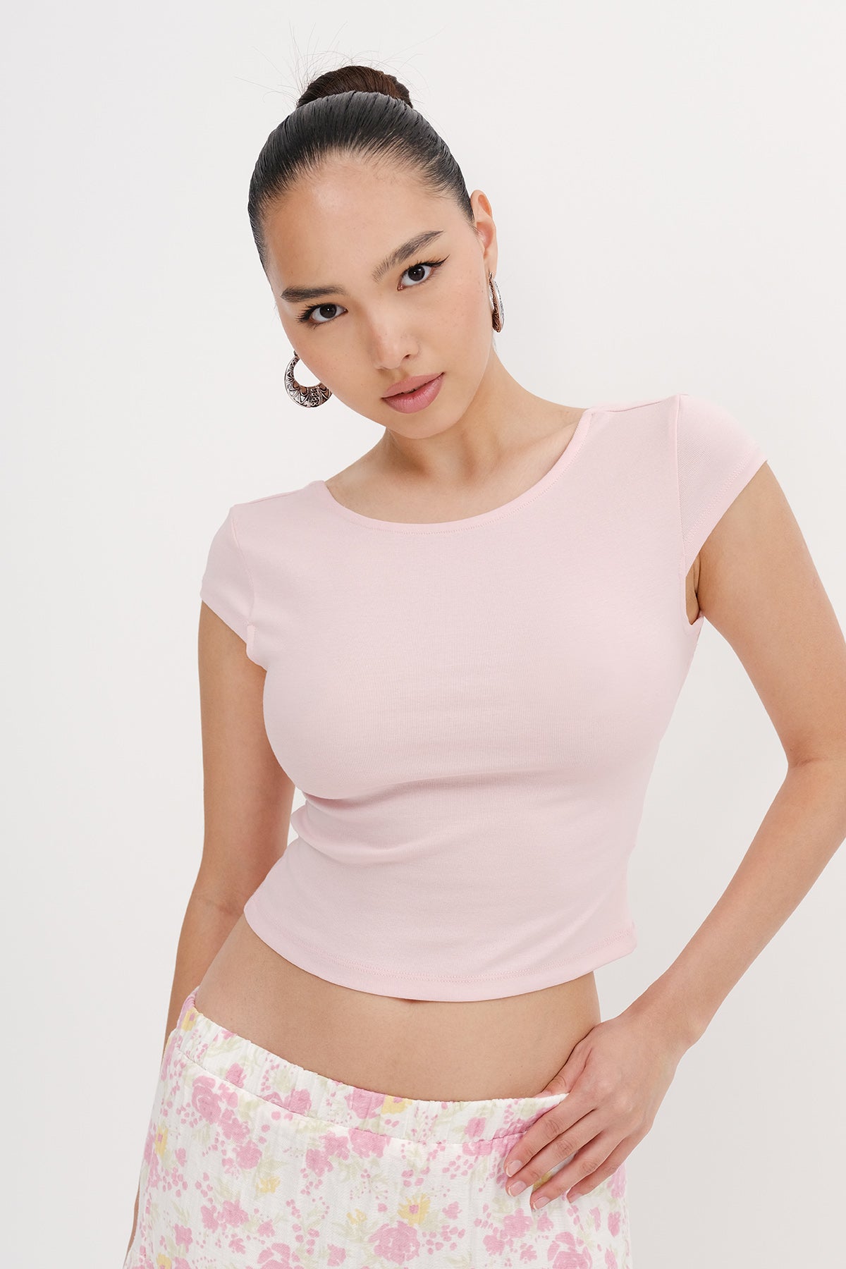 Lotus_Basic-T-shirt-With-Back-Cleavage-addax