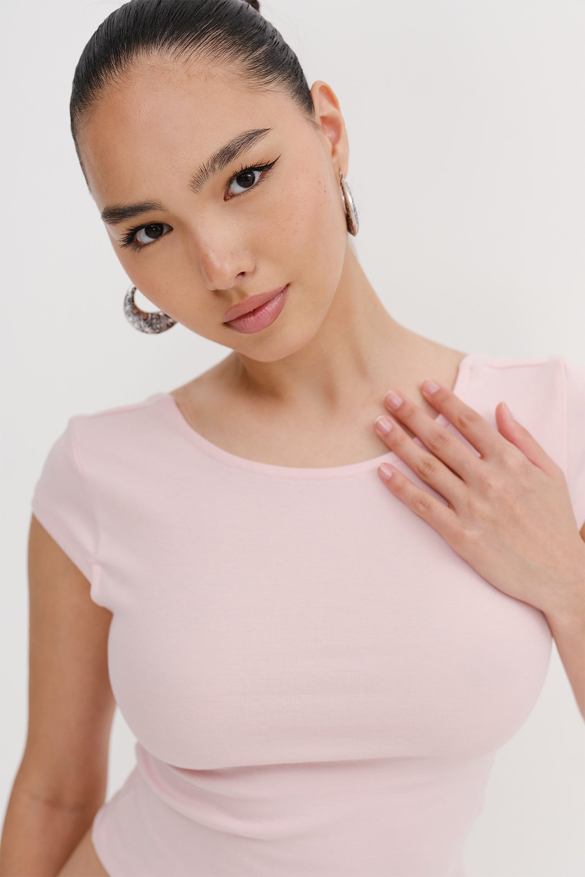 Lotus_Basic-T-shirt-With-Back-Cleavage-addax