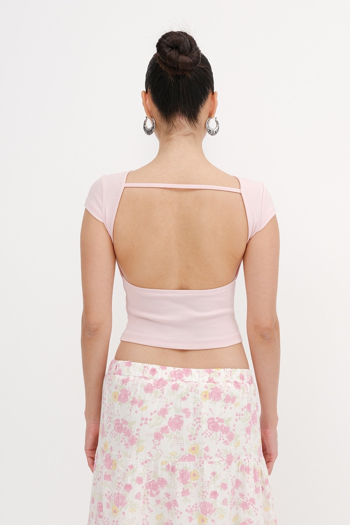 Lotus_Basic-T-shirt-With-Back-Cleavage-addax