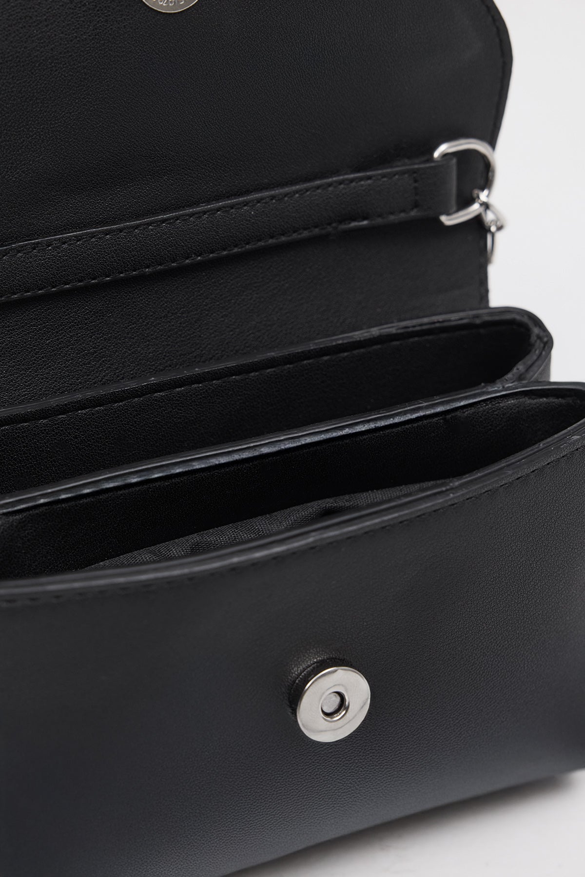 Black_Shoulder-Bag-with-Strap-addax