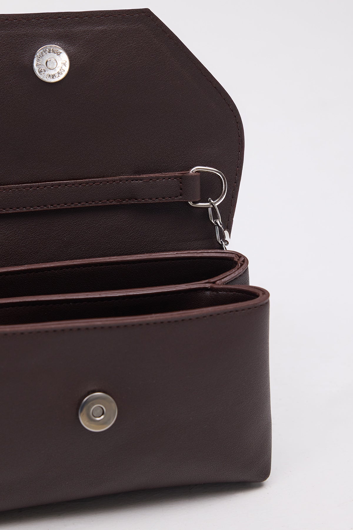 Brown_Shoulder-Bag-with-Strap-addax