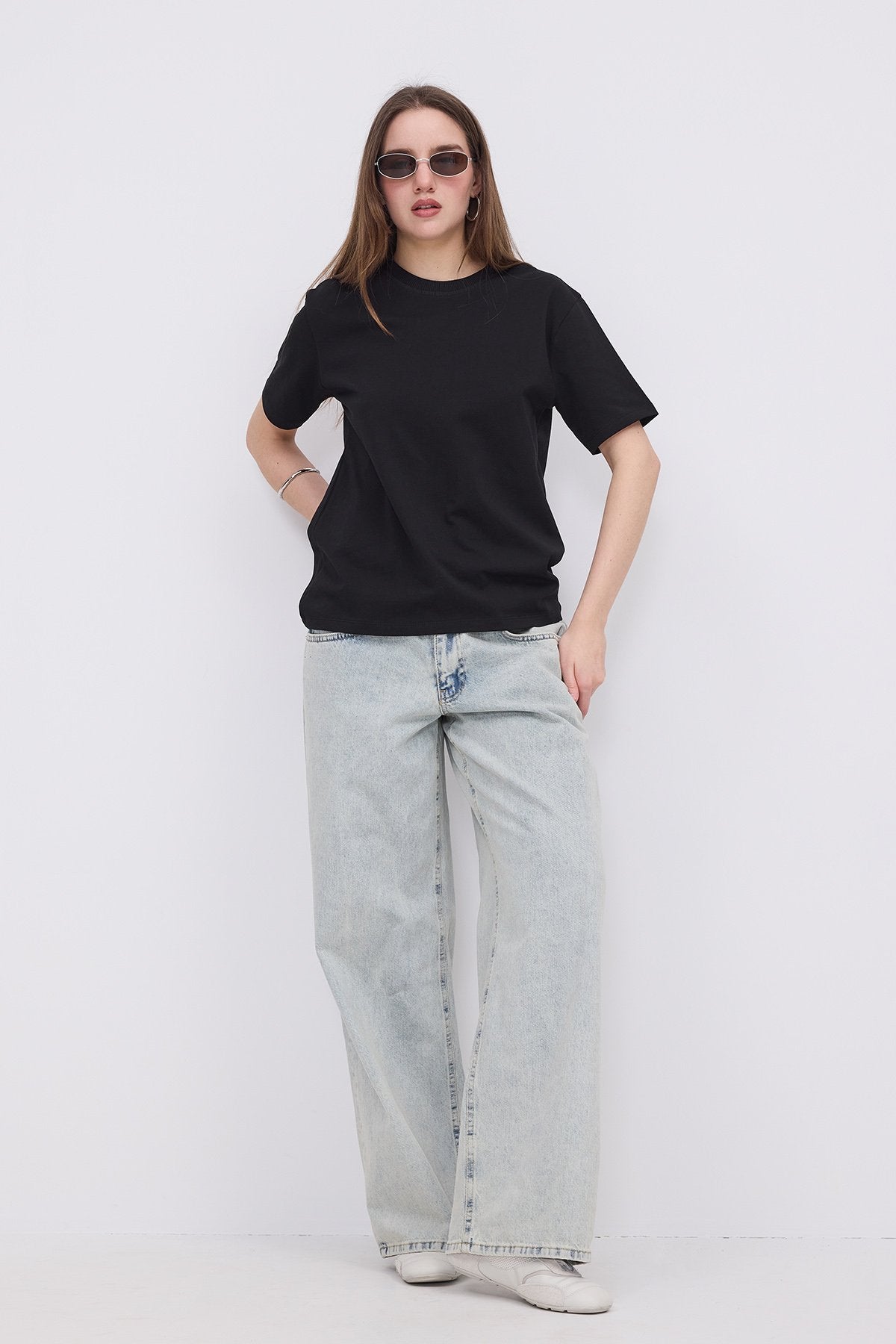 Black_Crew-Neck-Basic-T-shirt-addax