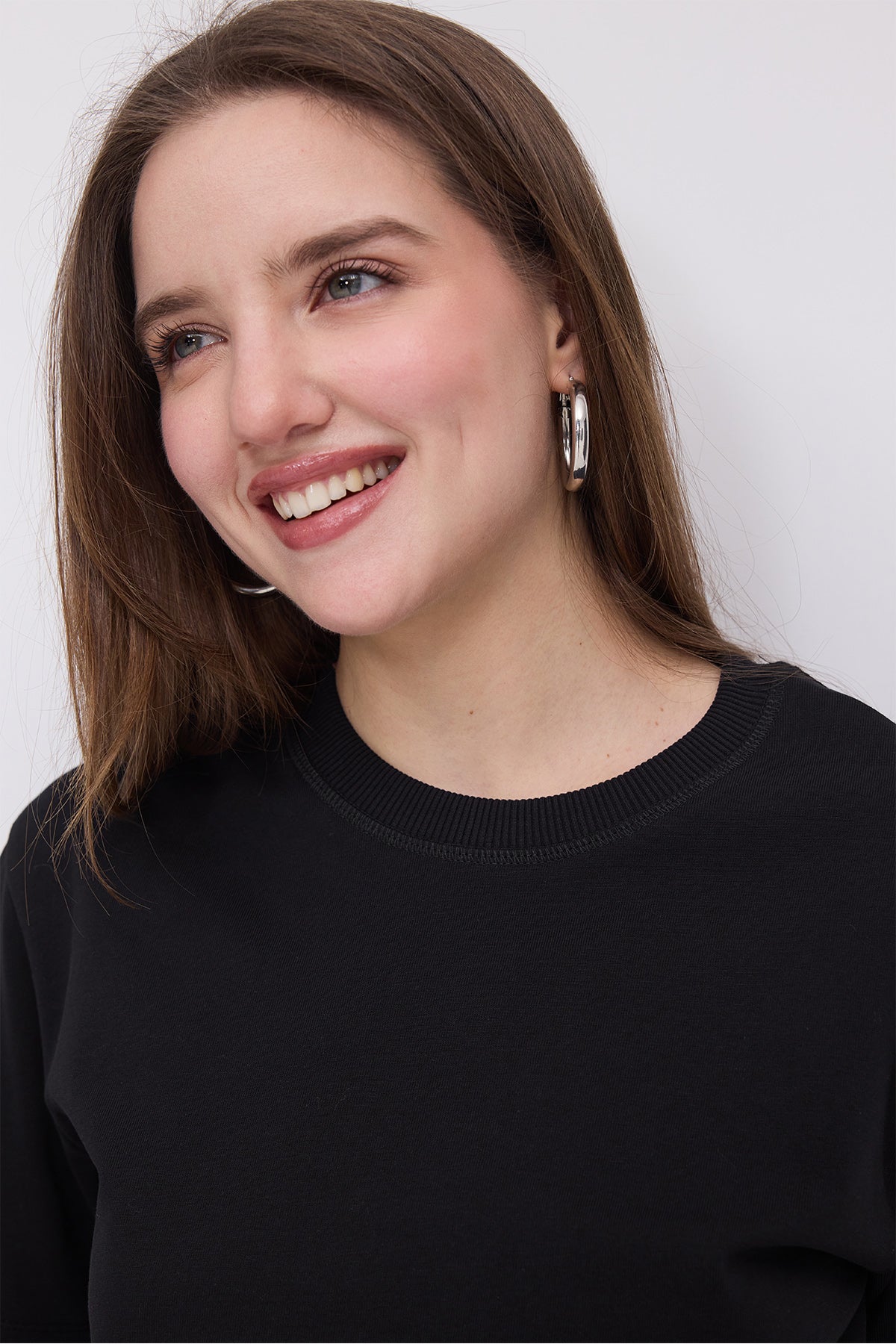 Black_Crew-Neck-Basic-T-shirt-addax