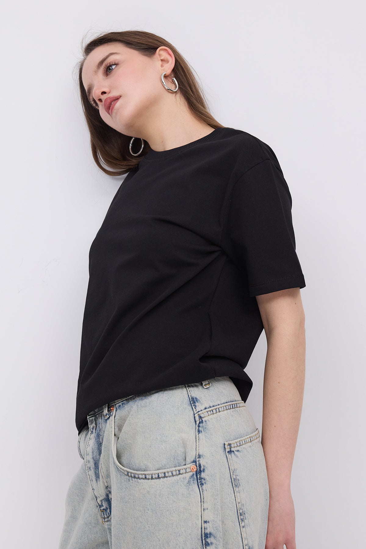 Black_Crew-Neck-Basic-T-shirt-addax