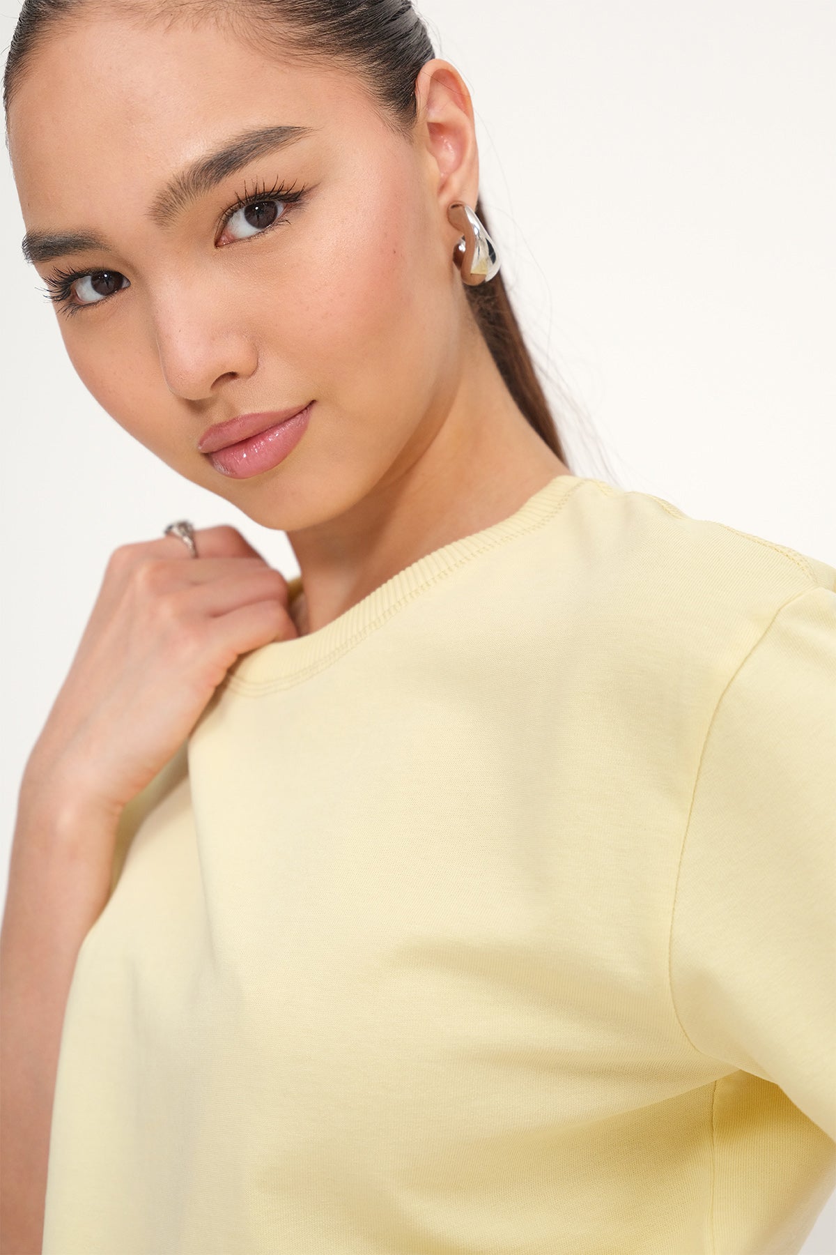 Light-Yellow_Crew-Neck-Basic-T-shirt-addax