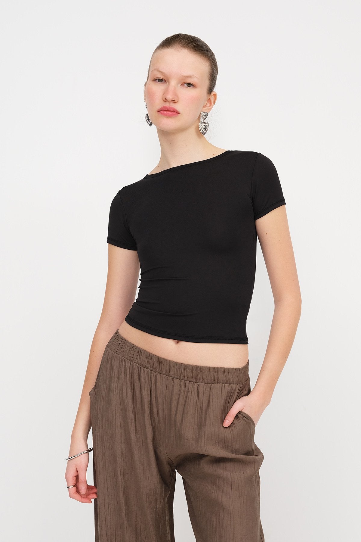 Black_Crew-Neck-Basic-T-shirt-addax