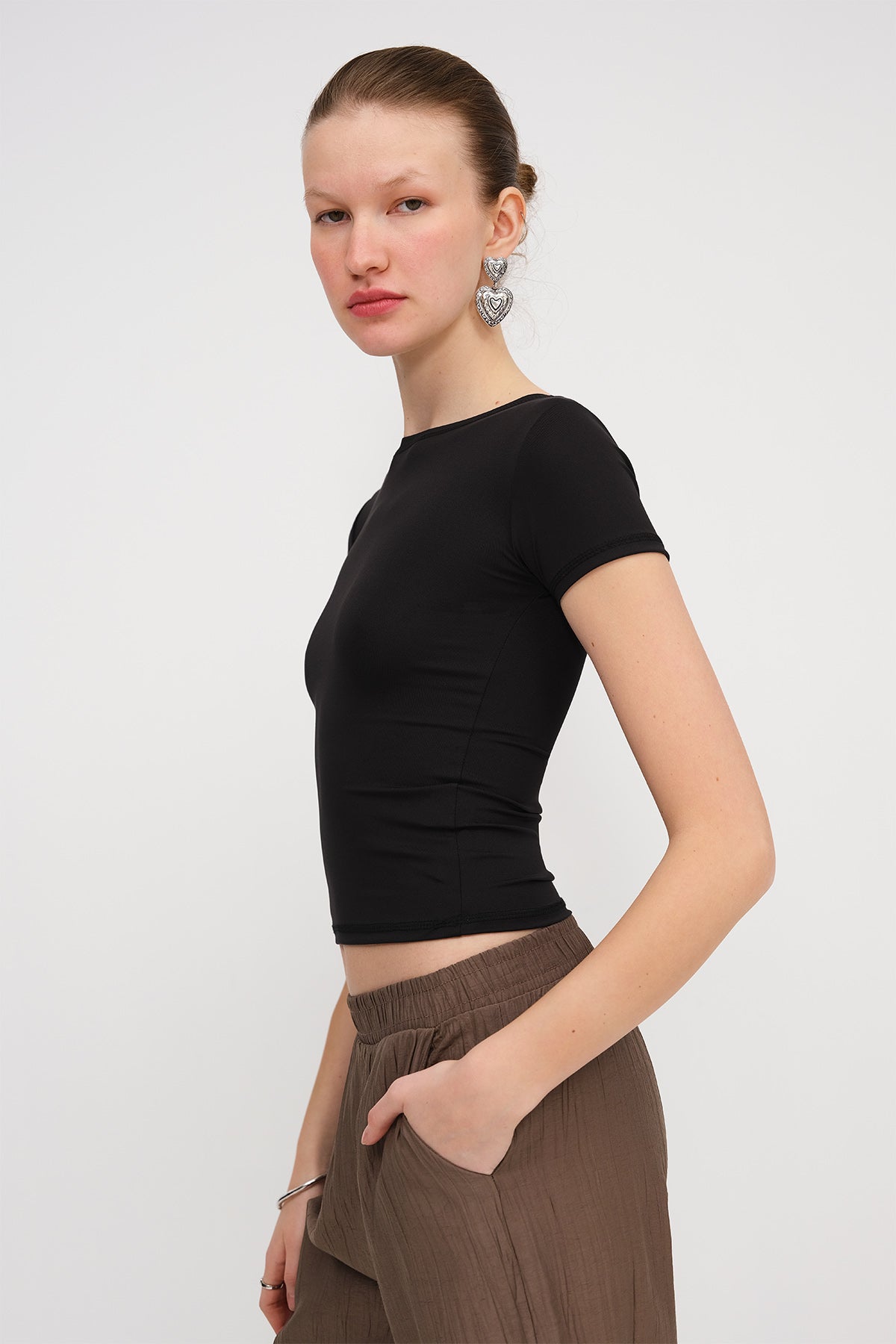 Black_Crew-Neck-Basic-T-shirt-addax