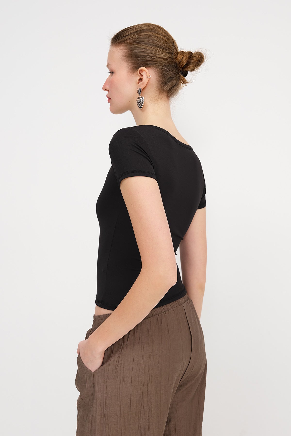 Black_Crew-Neck-Basic-T-shirt-addax