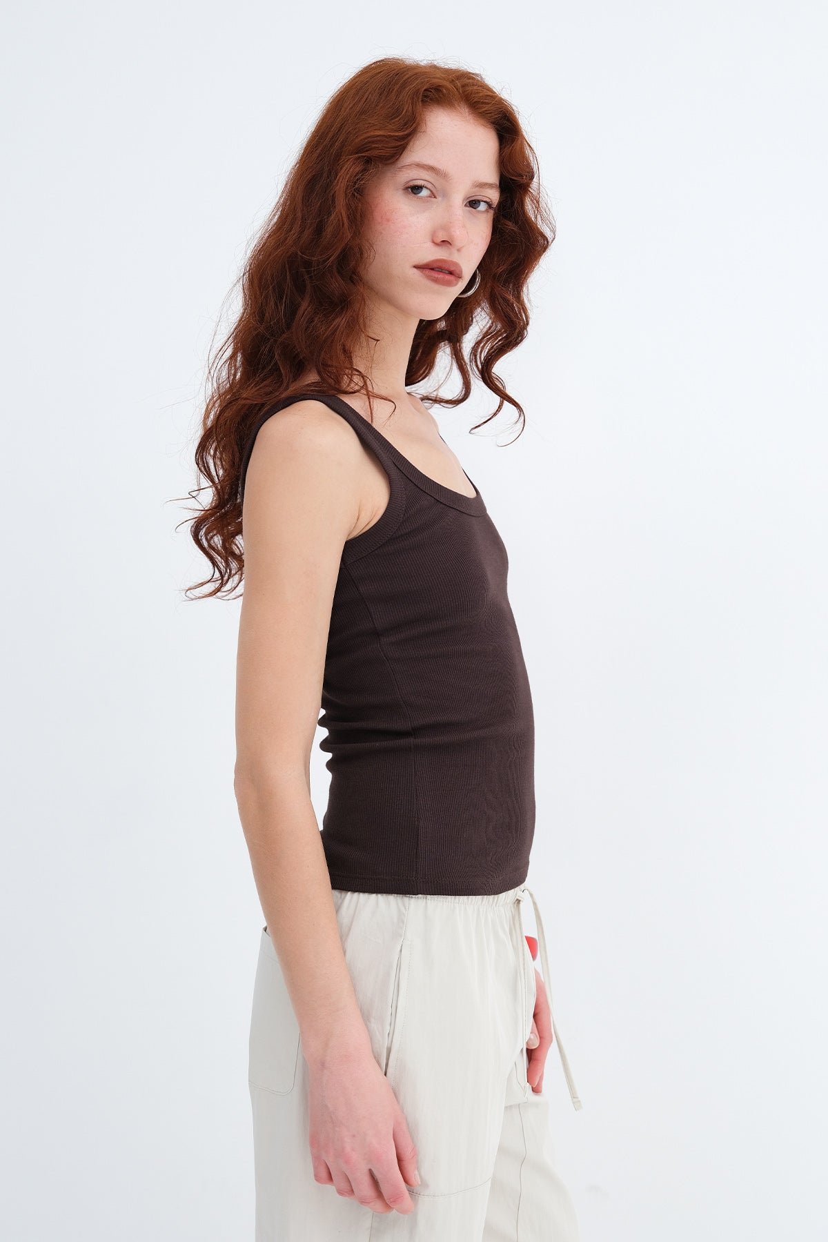 Bitter-Coffee_U-Neck-Basic-Undershirt-addax
