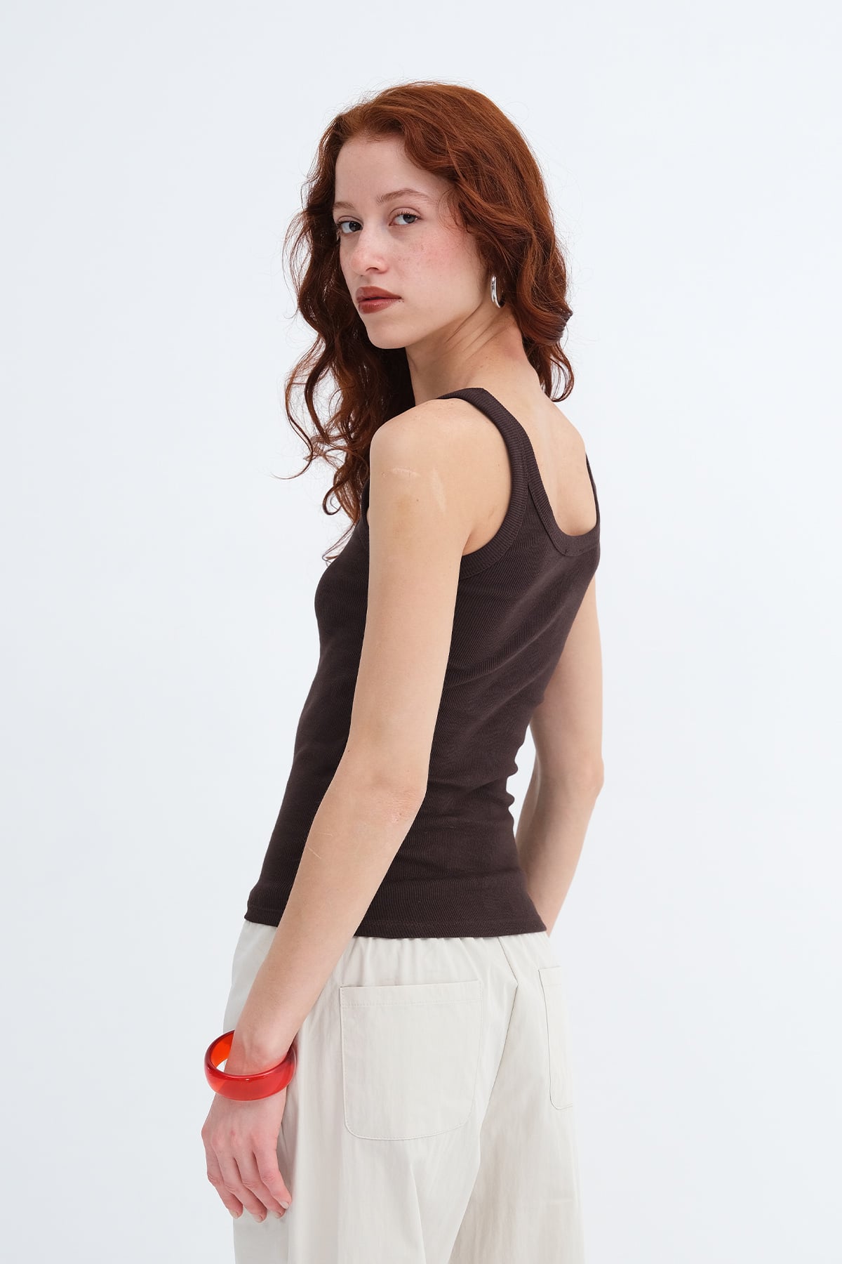 Bitter-Coffee_U-Neck-Basic-Undershirt-addax