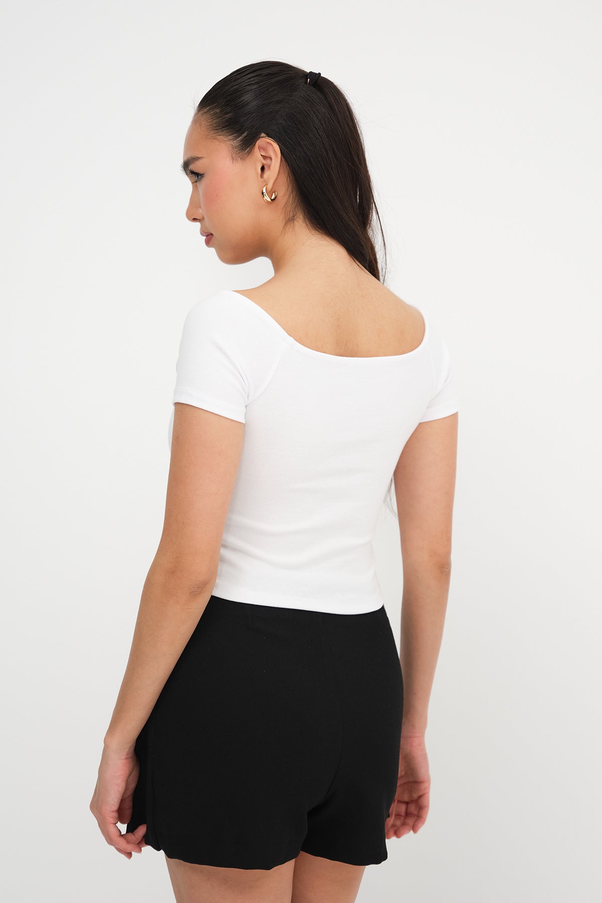 White_Short-Sleeve-Basic-T-shirt-addax