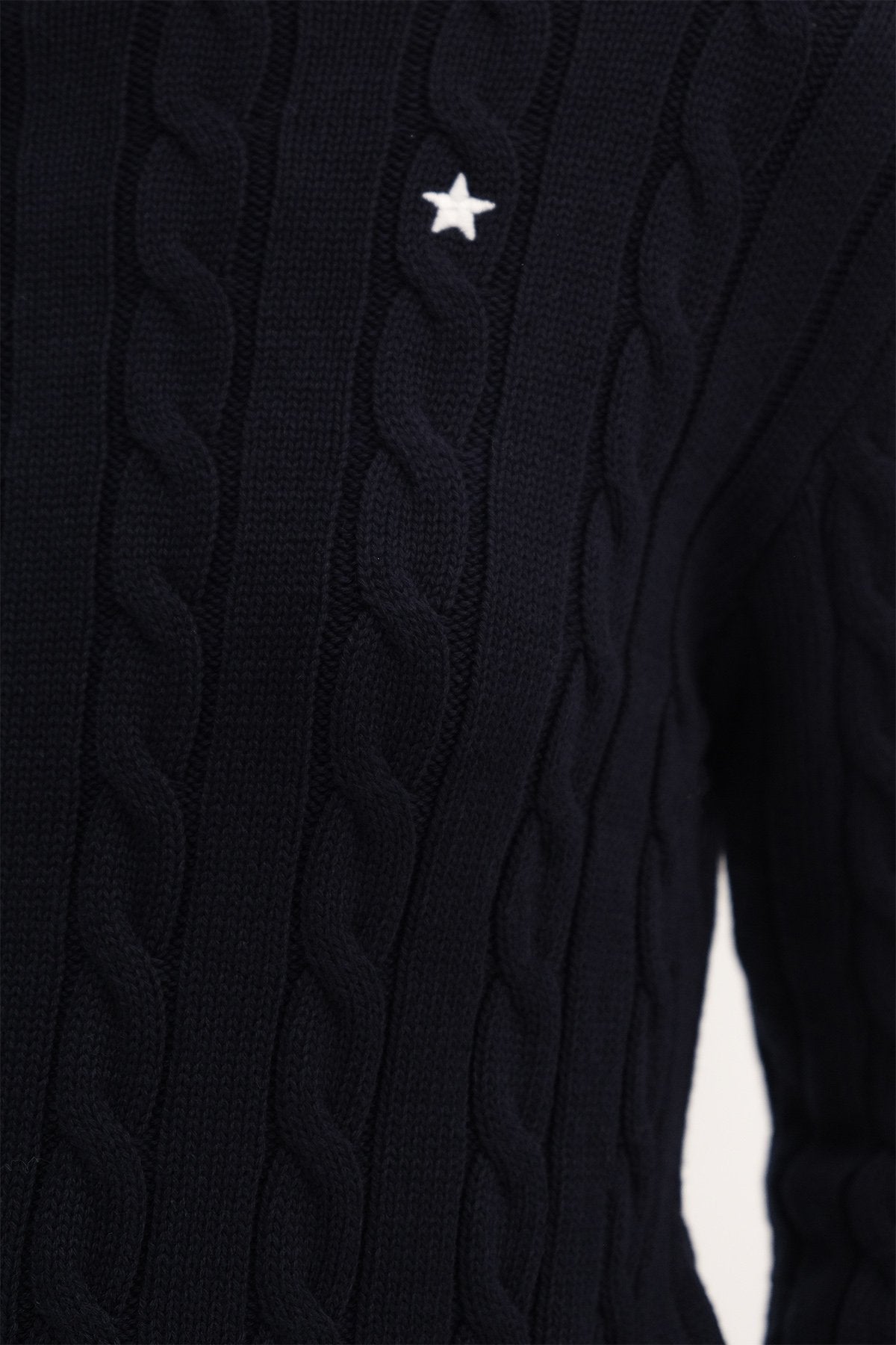 Ocean_Crew-Neck-Cable-Knit-Sweater-addax