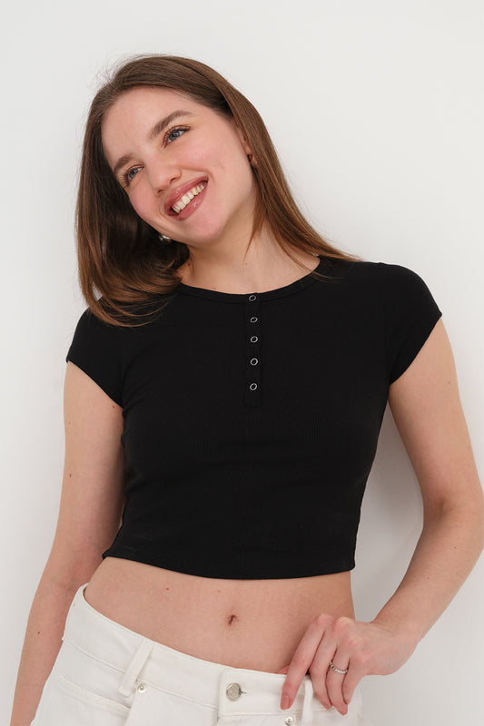 Black_Modal-T-shirt-with-Snap-Collar-addax