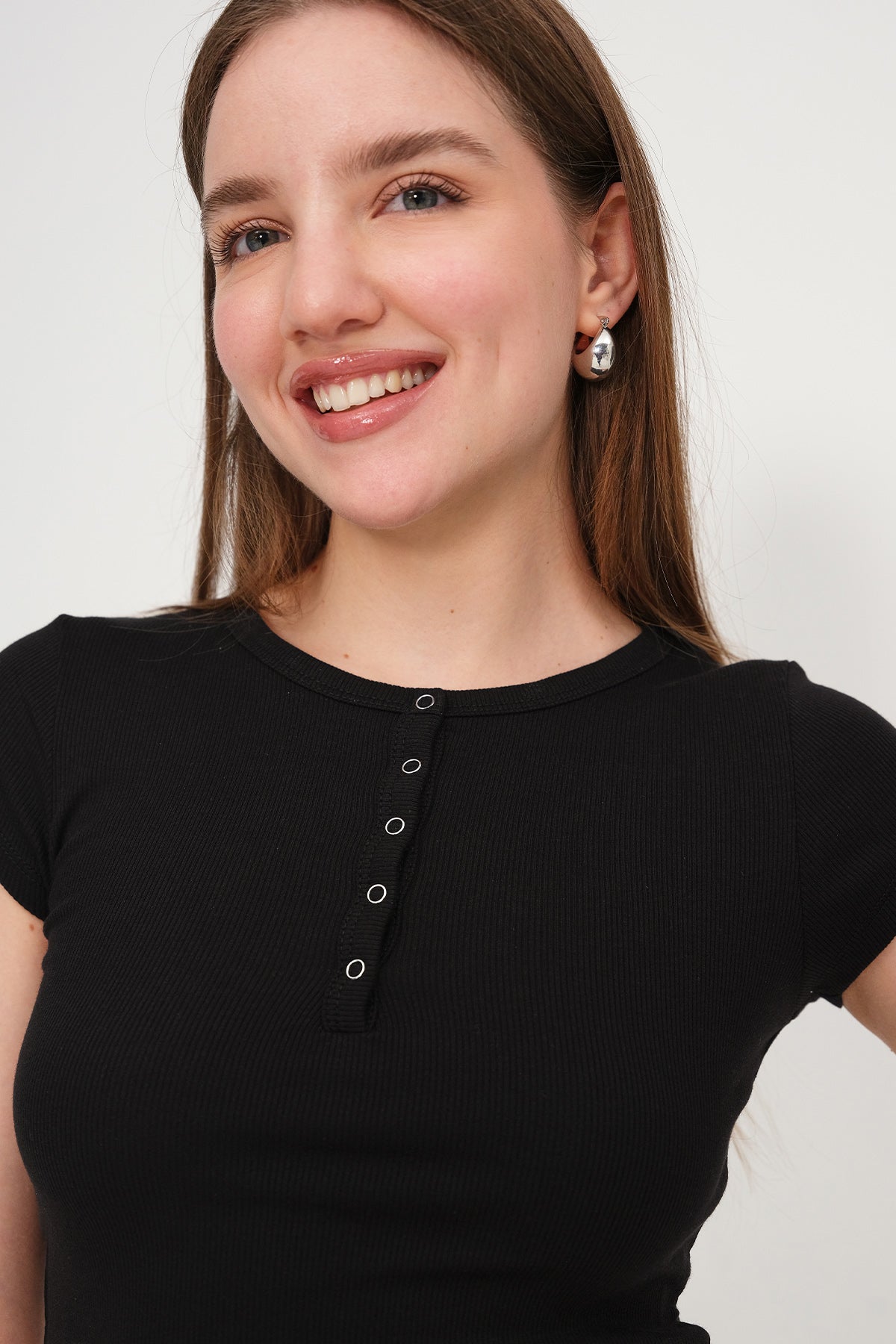 Black_Modal-T-shirt-with-Snap-Collar-addax