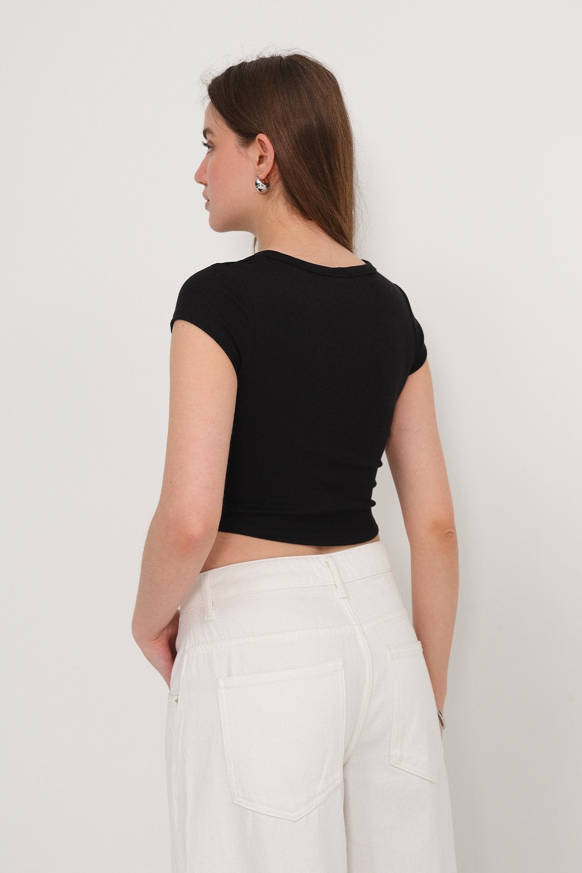 Black_Modal-T-shirt-with-Snap-Collar-addax