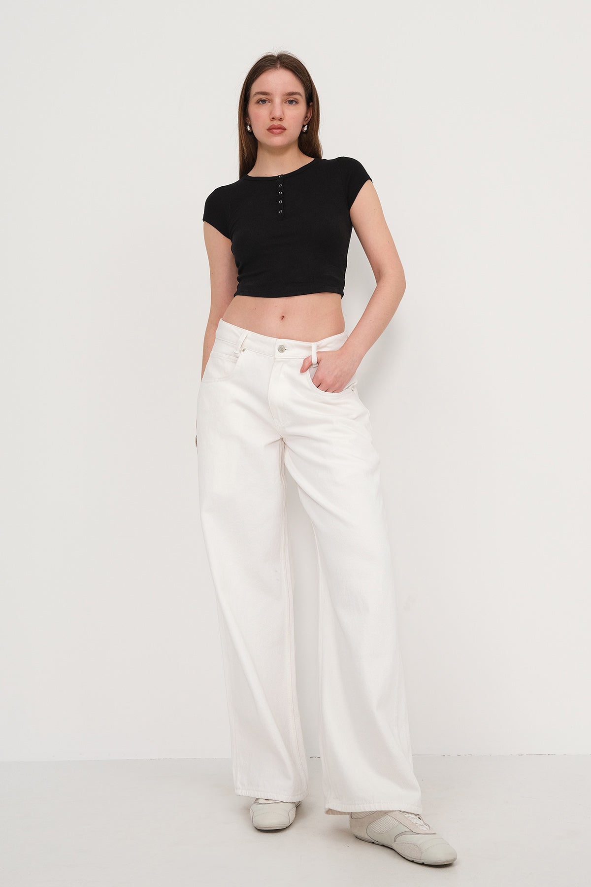 Black_Modal-T-shirt-with-Snap-Collar-addax