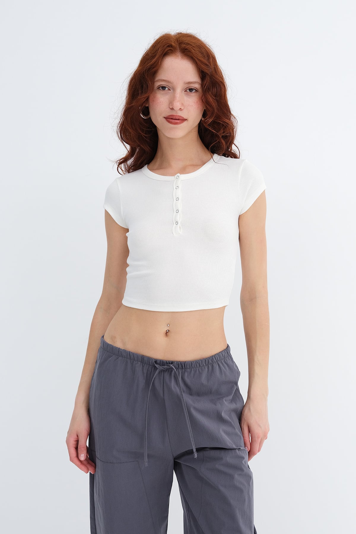 Ecru_Modal-T-shirt-with-Snap-Collar-addax