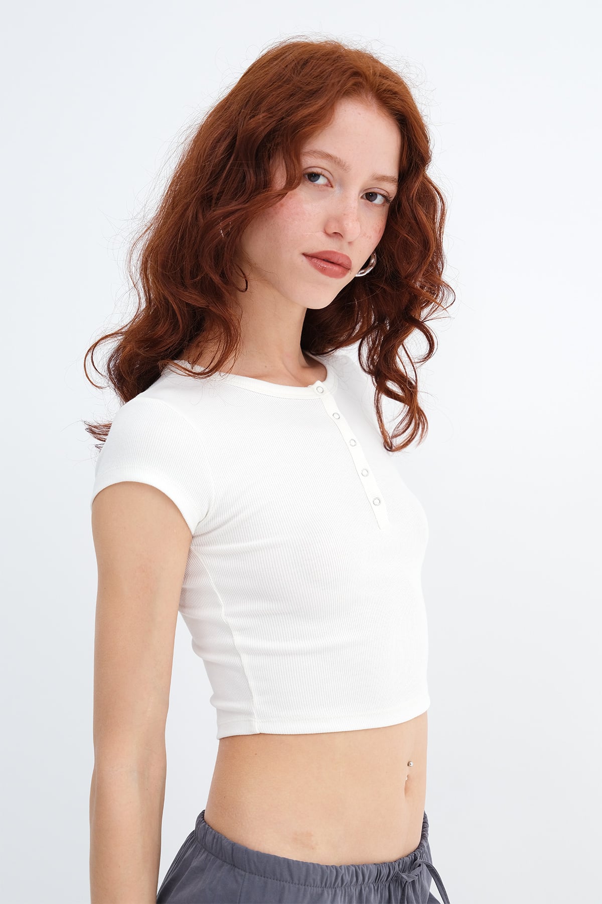 Ecru_Modal-T-shirt-with-Snap-Collar-addax