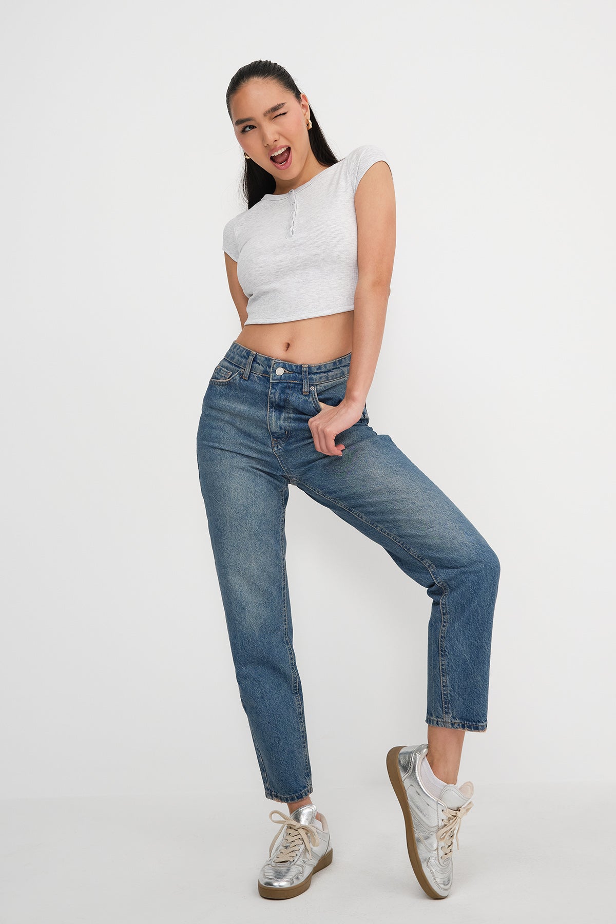 Snow-Melange_Modal-T-shirt-with-Snap-Collar-addax