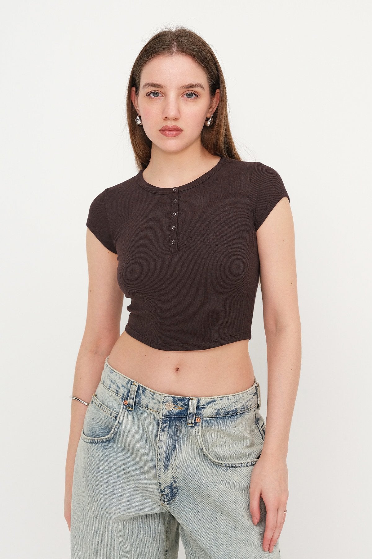 Bitter-Coffee_Modal-T-shirt-with-Snap-Collar-addax