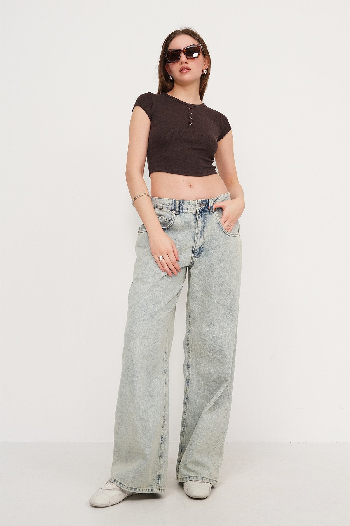 Bitter-Coffee_Modal-T-shirt-with-Snap-Collar-addax