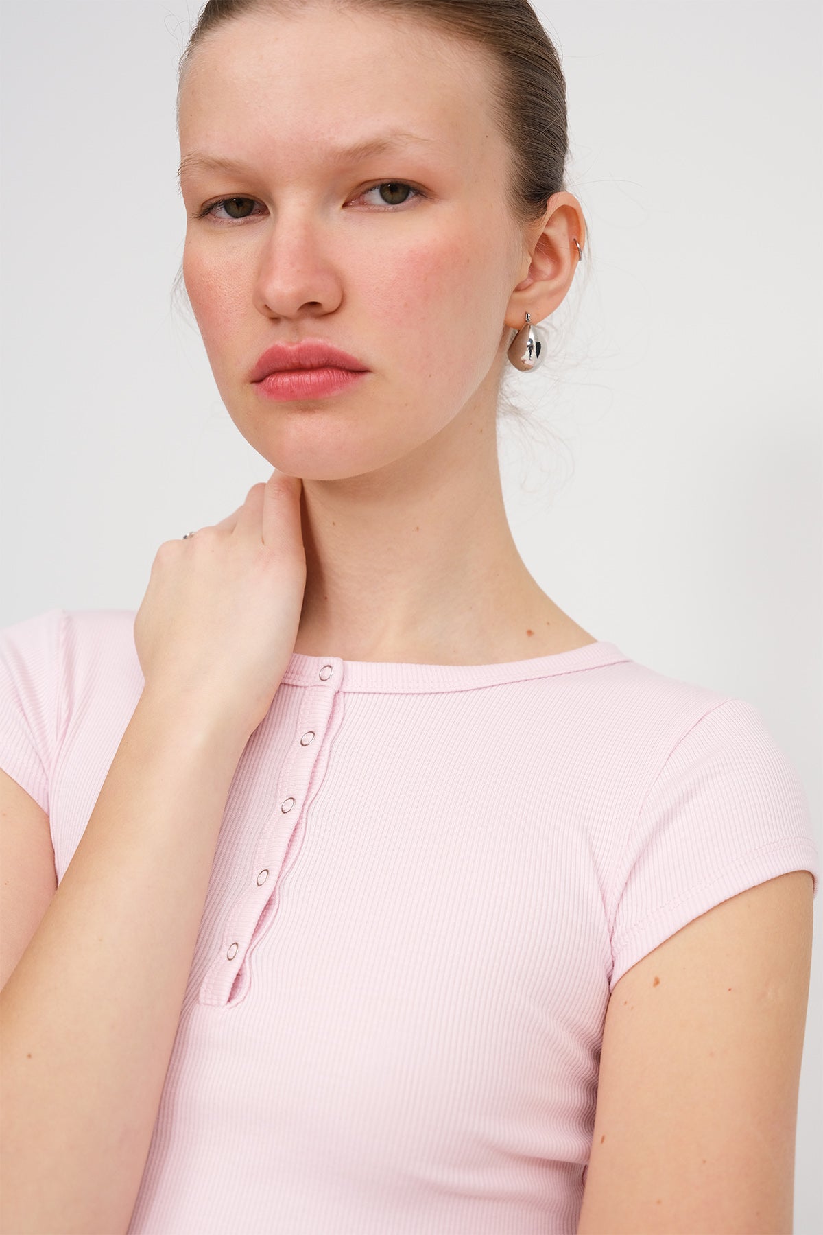 Lotus_Modal-T-shirt-with-Snap-Collar-addax