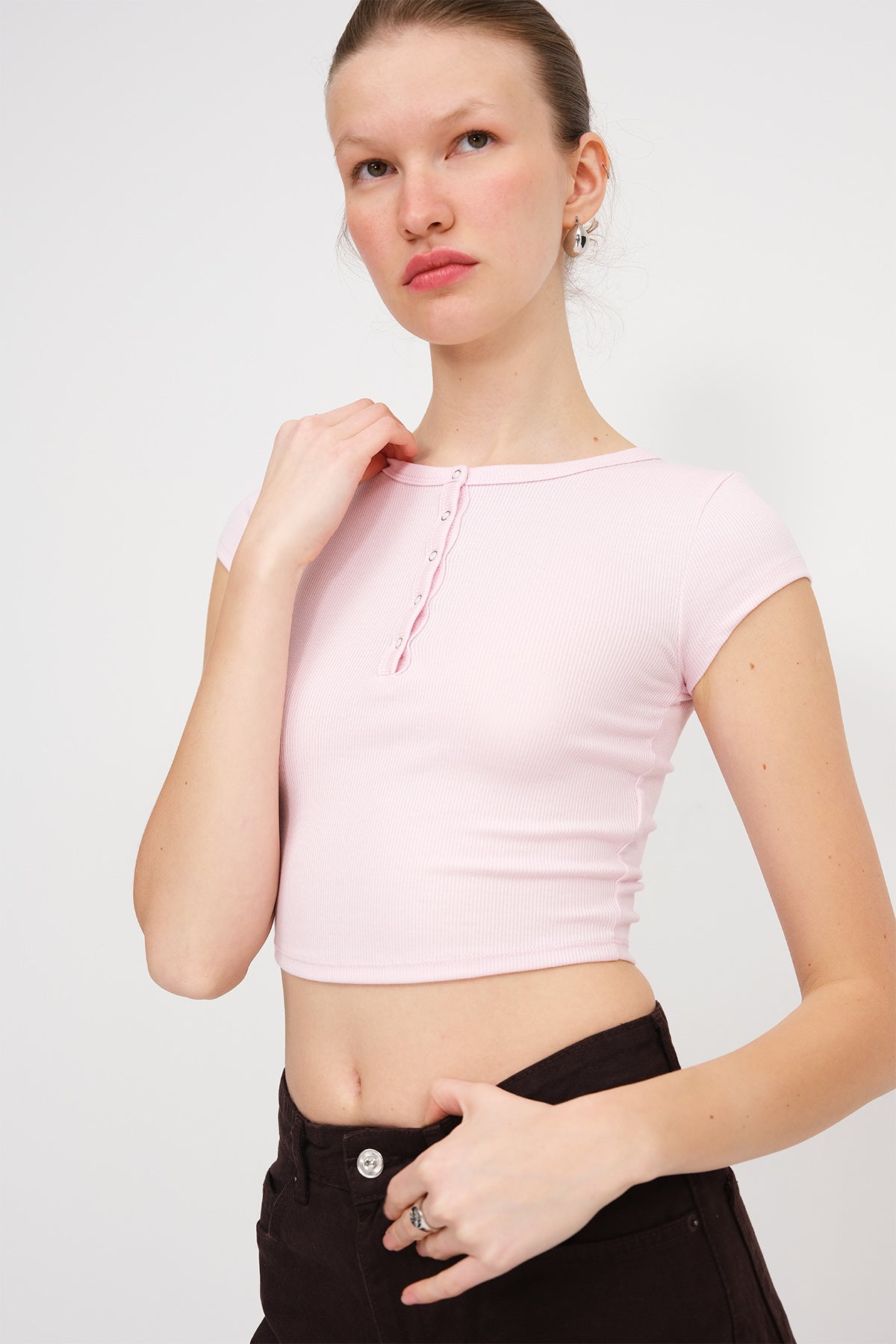 Lotus_Modal-T-shirt-with-Snap-Collar-addax