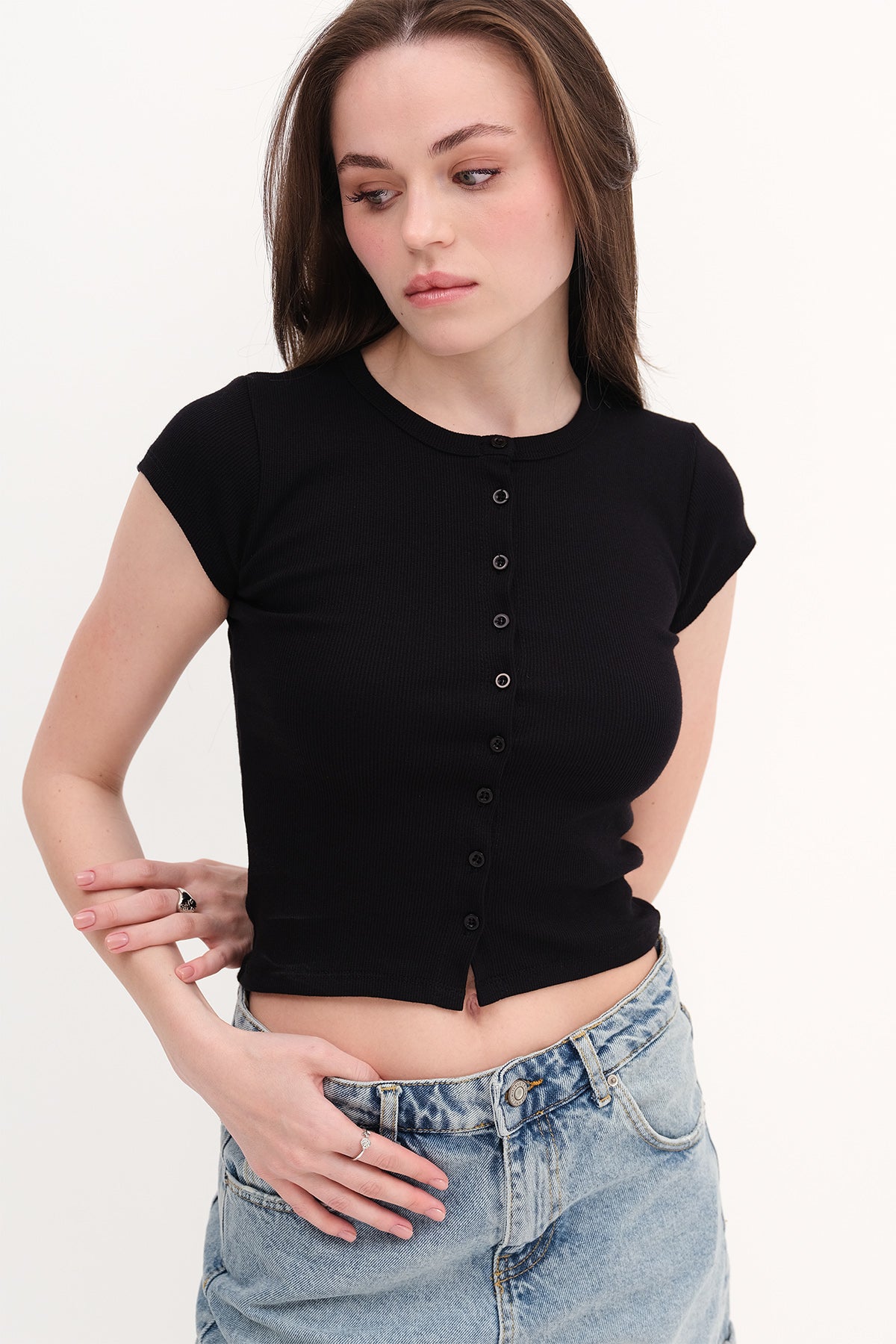 Black_Basic-Buttoned-T-shirt-addax