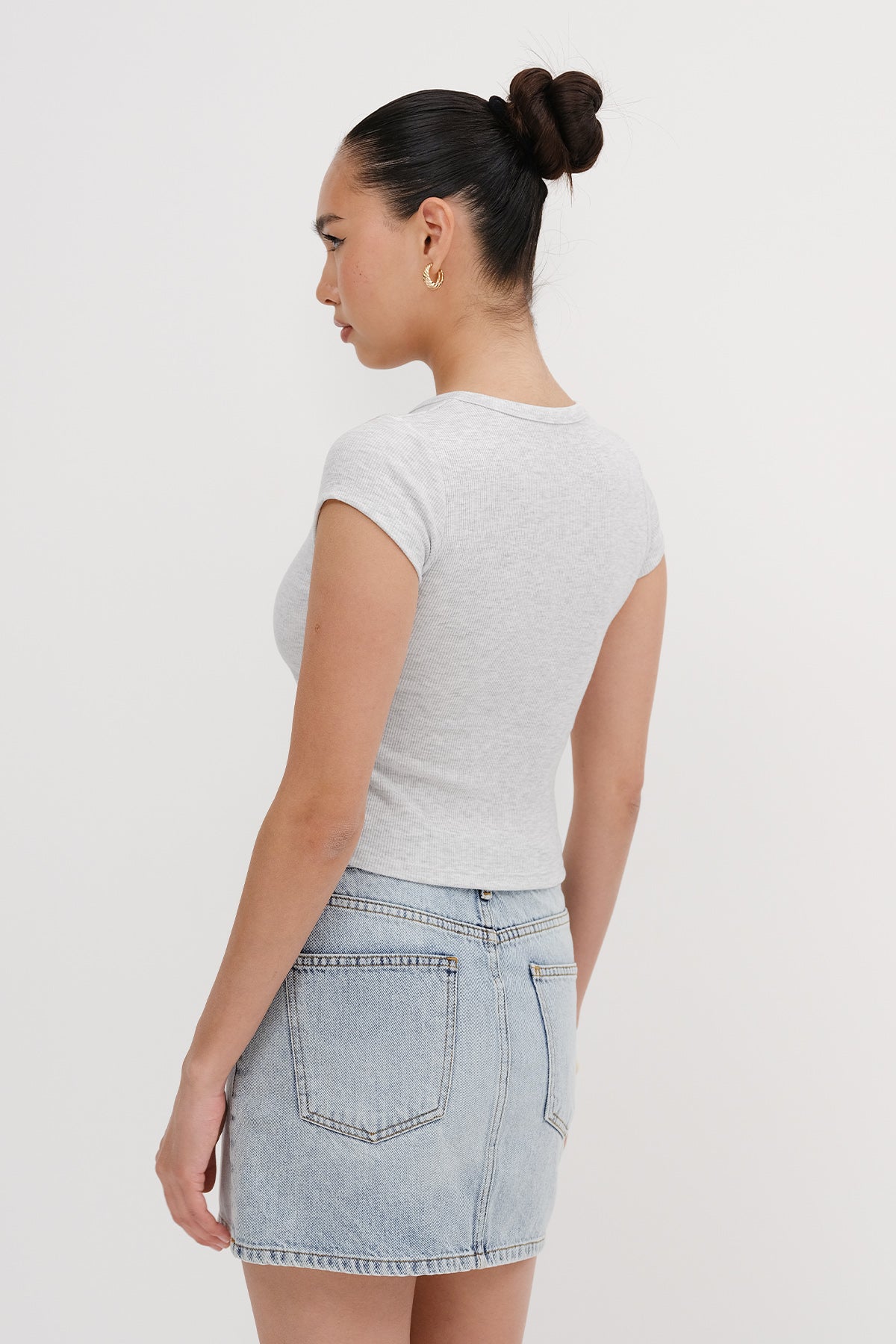 Snow-Melange_Basic-Buttoned-T-shirt-addax