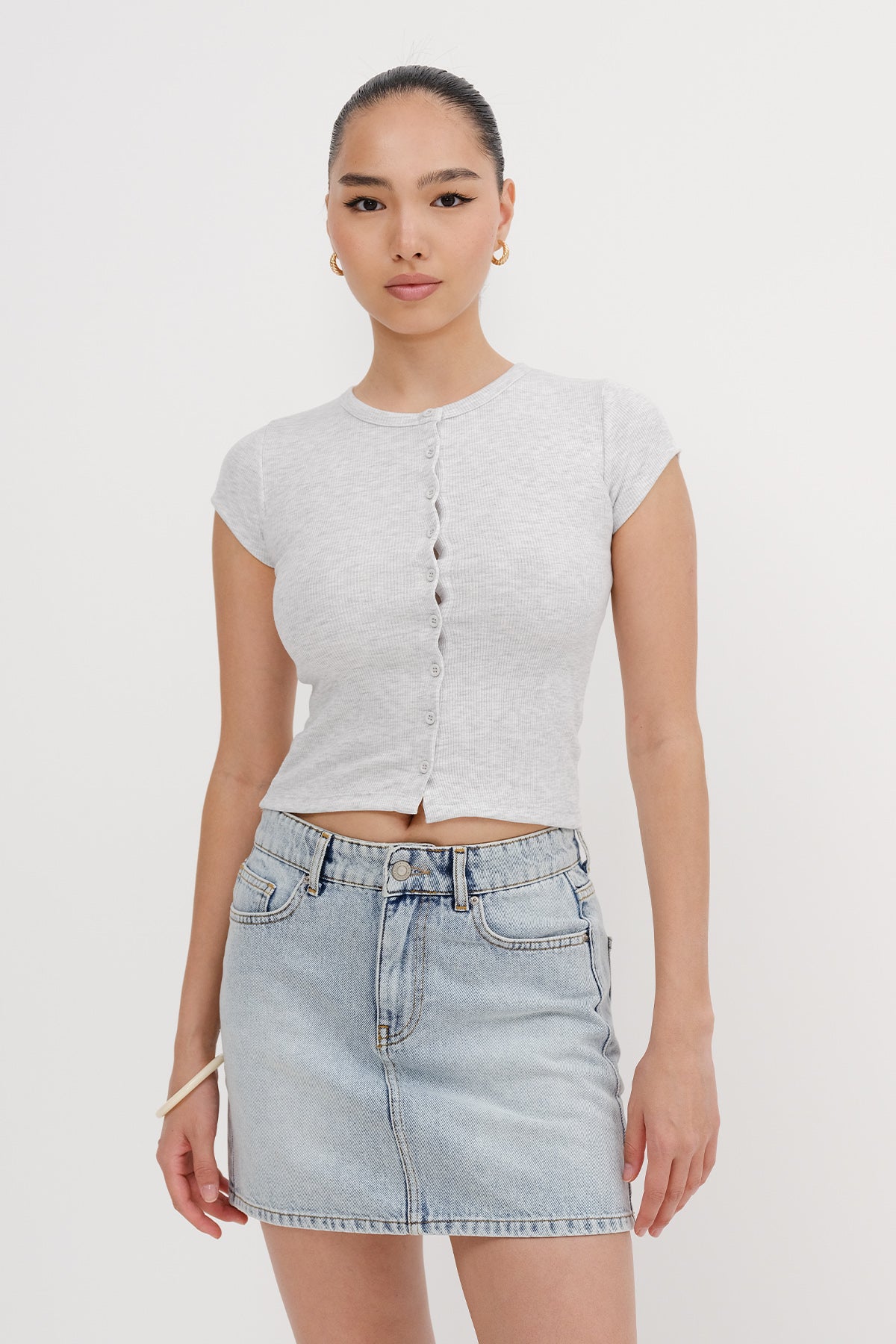 Snow-Melange_Basic-Buttoned-T-shirt-addax